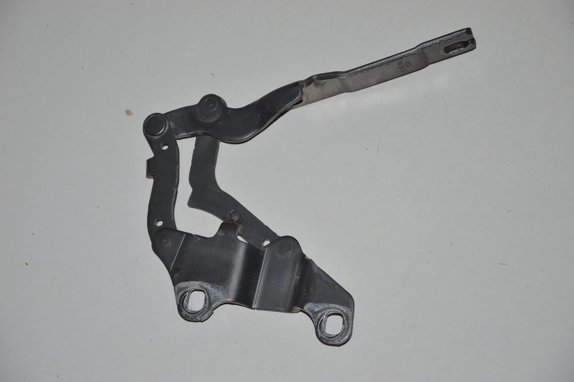 Front Right Bonnet Hinge – OEM 7115264 · BMW 3 (E90) BMW 3 (E90) M3 2008 – 2