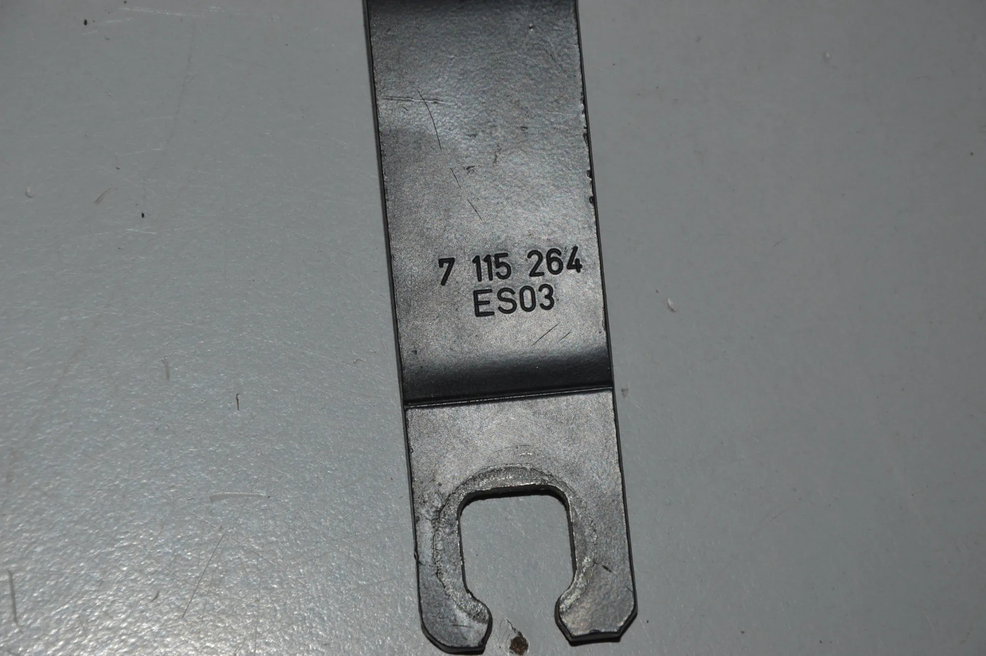 Front Right Bonnet Hinge – OEM 7115264 · BMW 3 (E90) BMW 3 (E90) M3 2008 – 3