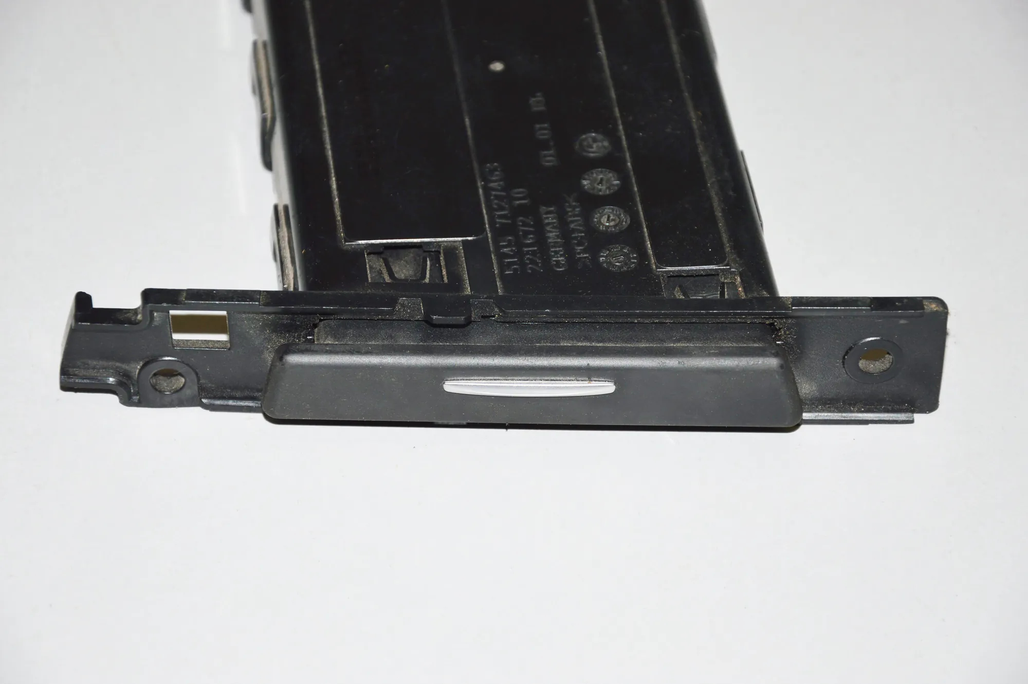 Cup Holder – OEM 7127463 · BMW 3 Coupe (E92) BMW 3 Coupe (E92) 2010 – 3