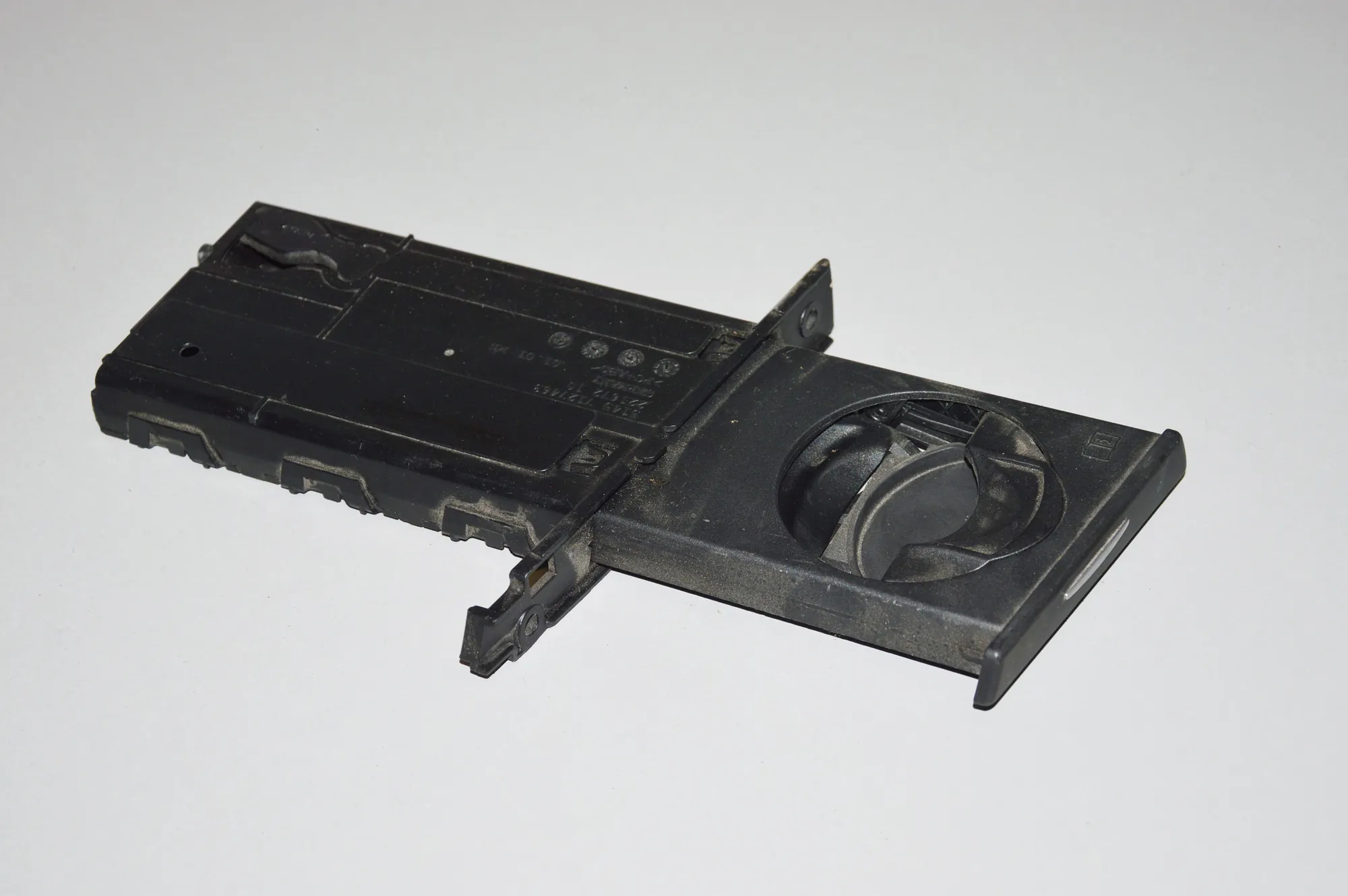Cup Holder – OEM 7127463 · BMW 3 Coupe (E92) BMW 3 Coupe (E92) 2010