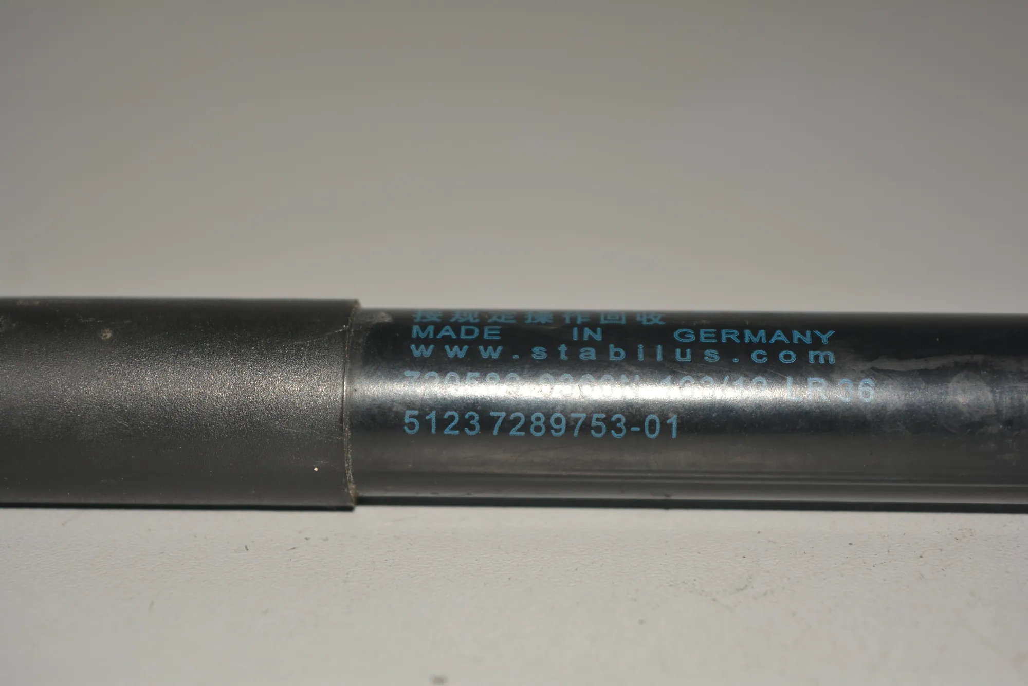 Front Left Bonnet Strut – OEM 51237289753 · BMW 7 (F01, F02) BMW 7 (F01, F02) 2010 – 2