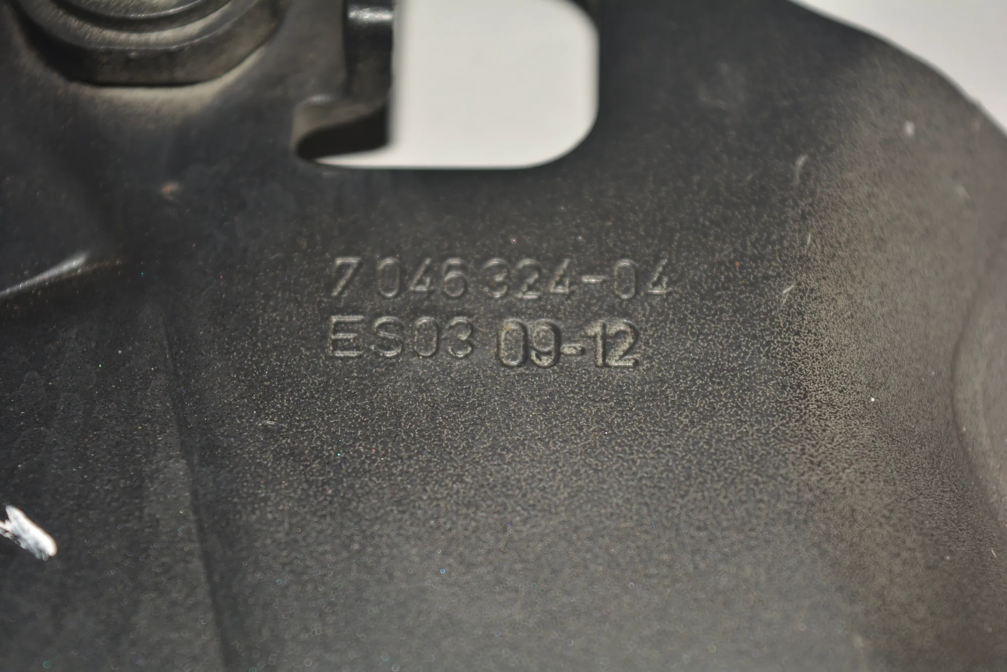 Front Right Bonnet Hinge – OEM 7046324 · BMW 5 Gran Turismo (F07) BMW 5 Gran Turismo (F07) 2010 – 3