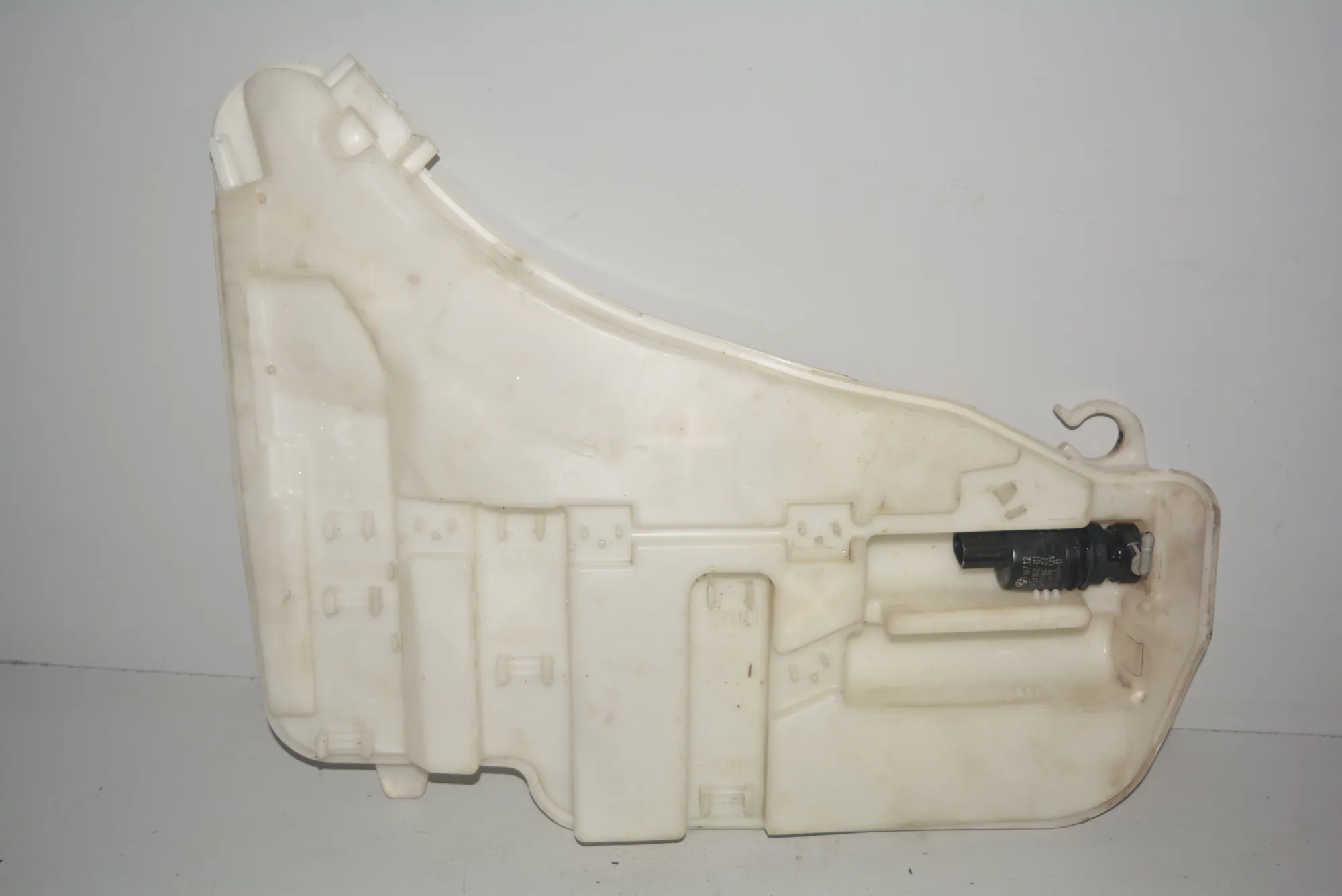 Window Washer Tank – OEM 7269665 · BMW 5 Touring (F11) BMW 5 Touring (F11) 2013 – 2