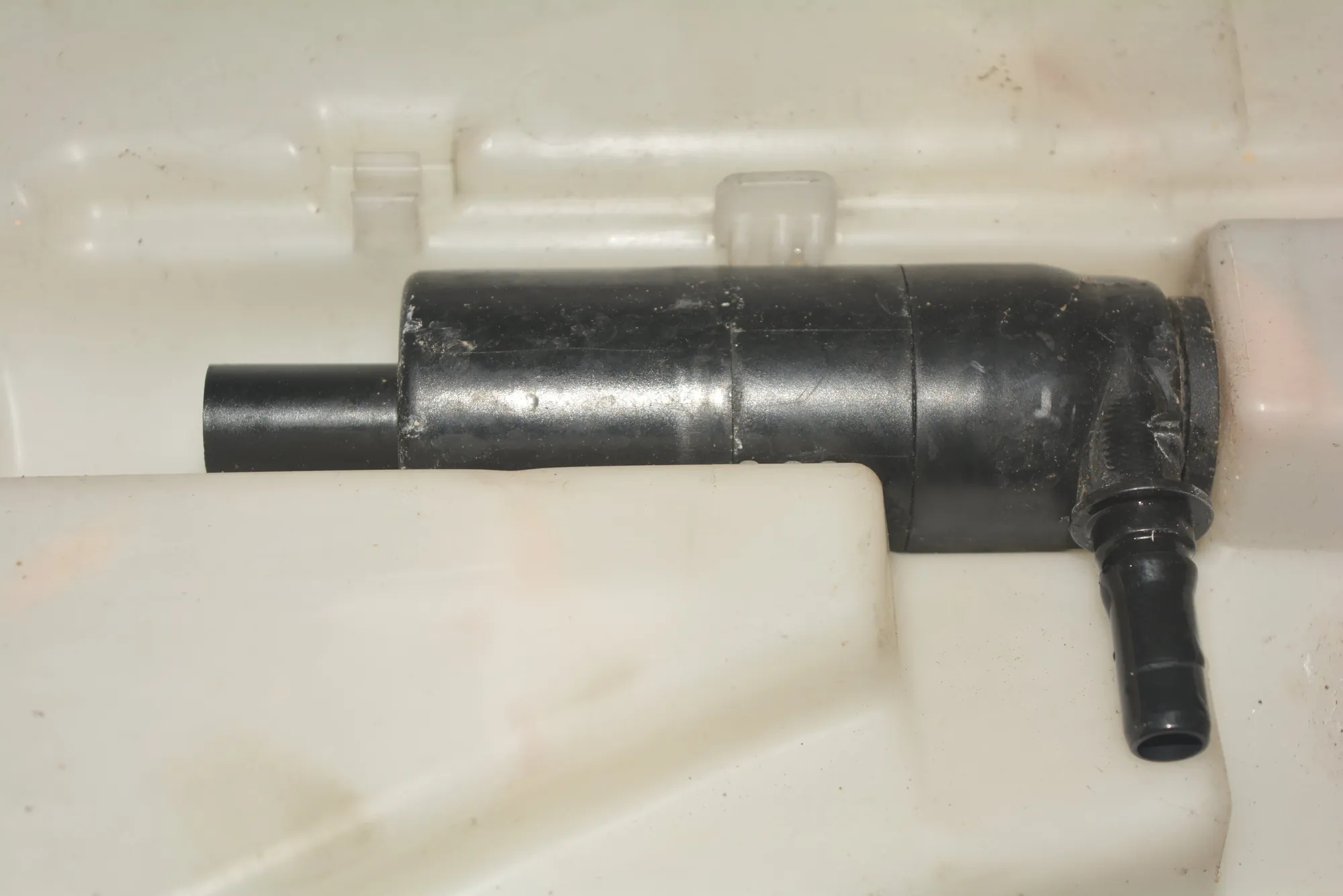 Window Washer Tank – OEM 7269665 · BMW 5 Touring (F11) BMW 5 Touring (F11) 2013 – 5