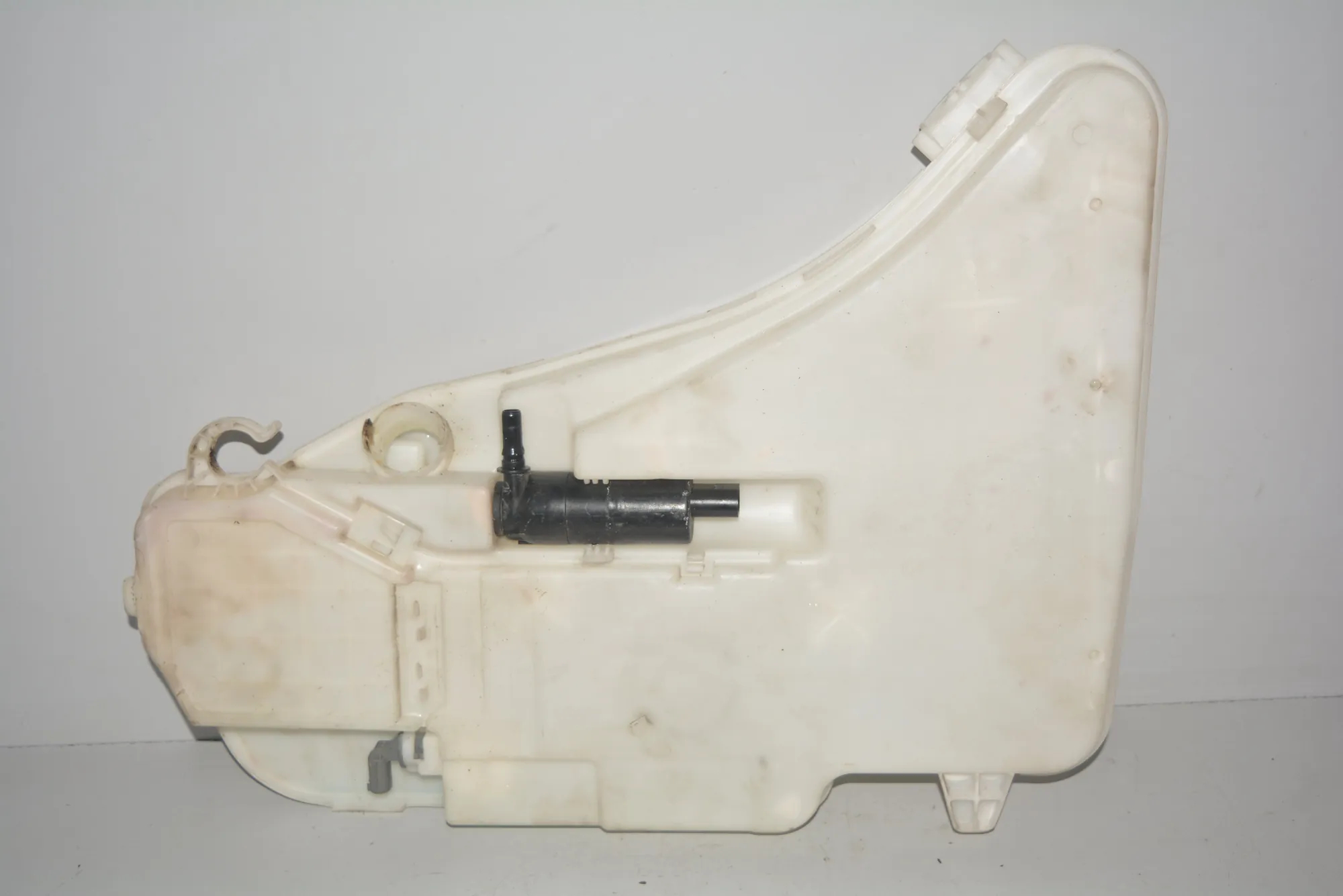 Window Washer Tank – OEM 7269665 · BMW 5 Touring (F11) BMW 5 Touring (F11) 2013