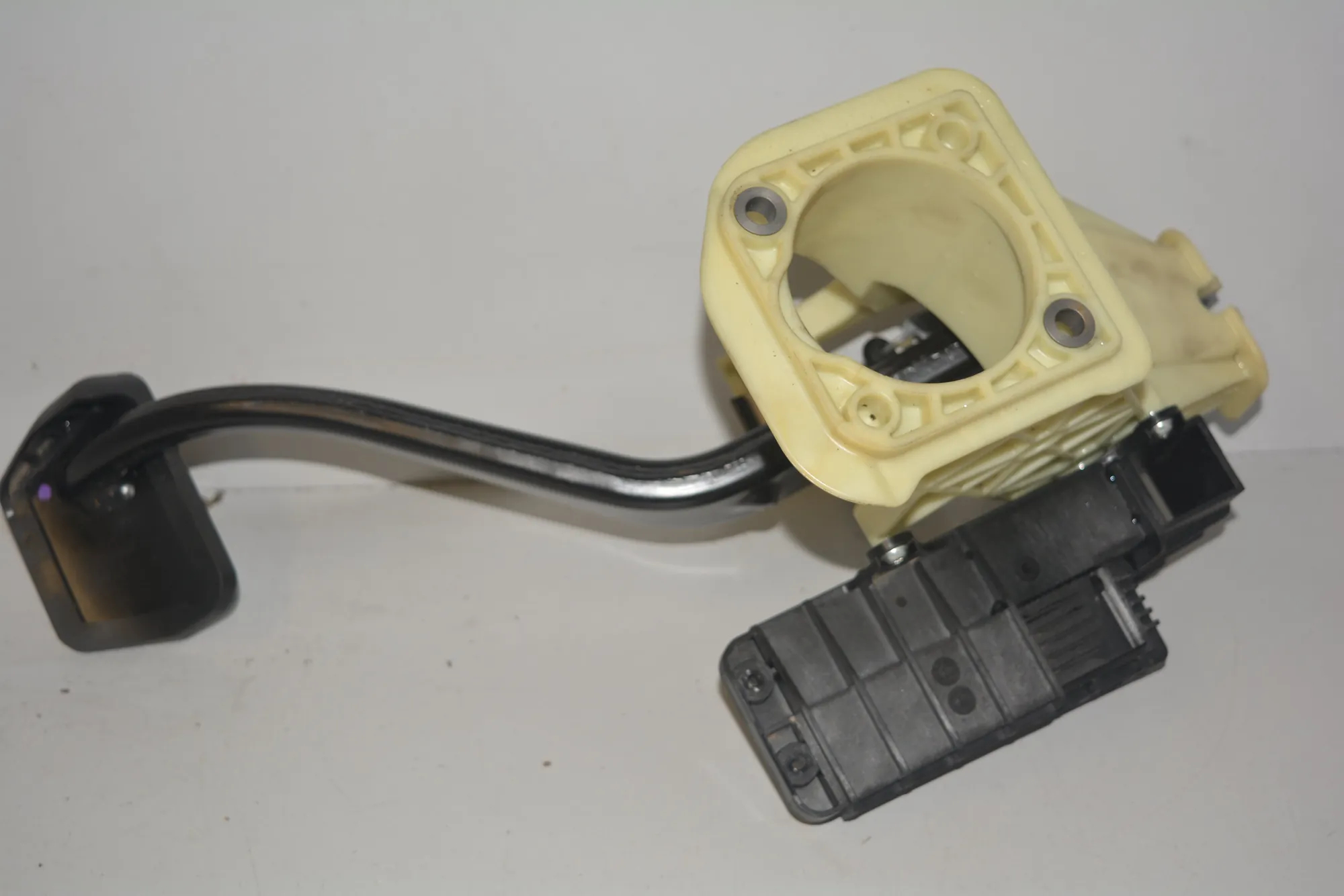 Brake Pedal – OEM 67753686782665 · BMW 7 (F01, F02) BMW 7 (F01, F02) 2013 – 3
