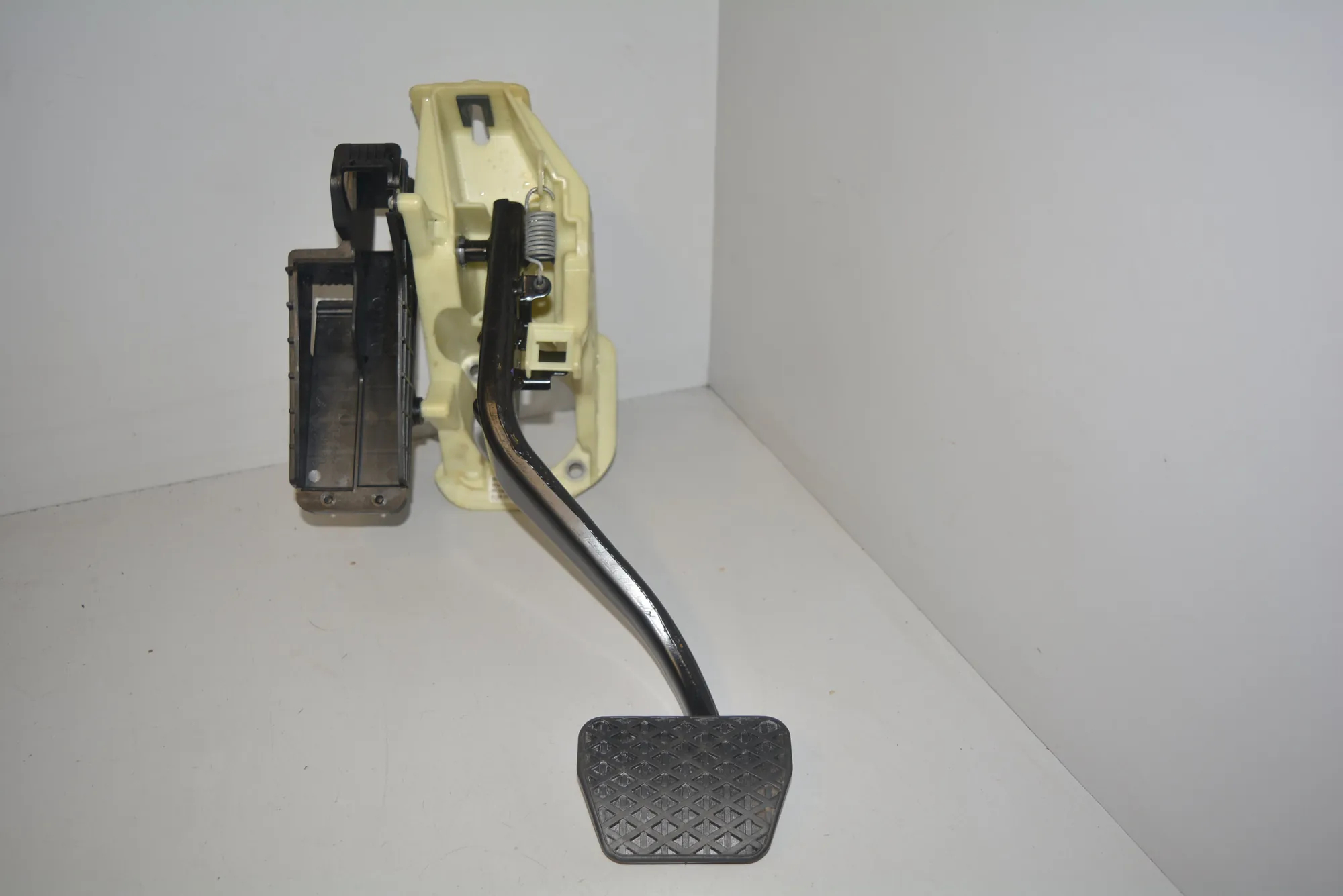 Brake Pedal – OEM 67753686782665 · BMW 7 (F01, F02) BMW 7 (F01, F02) 2013