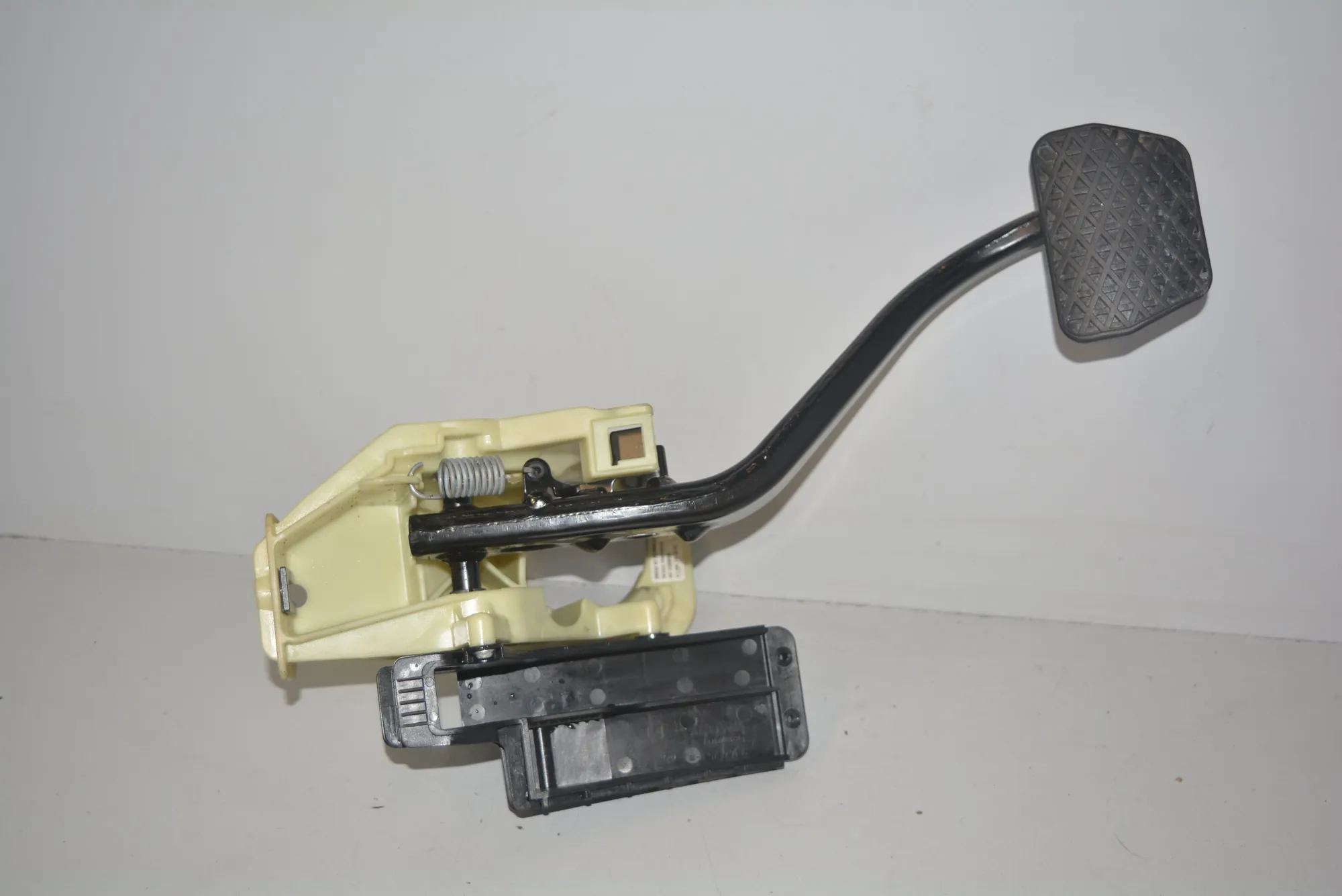 Brake Pedal – OEM 67753686782665 · BMW 7 (F01, F02) BMW 7 (F01, F02) 2013 – 2