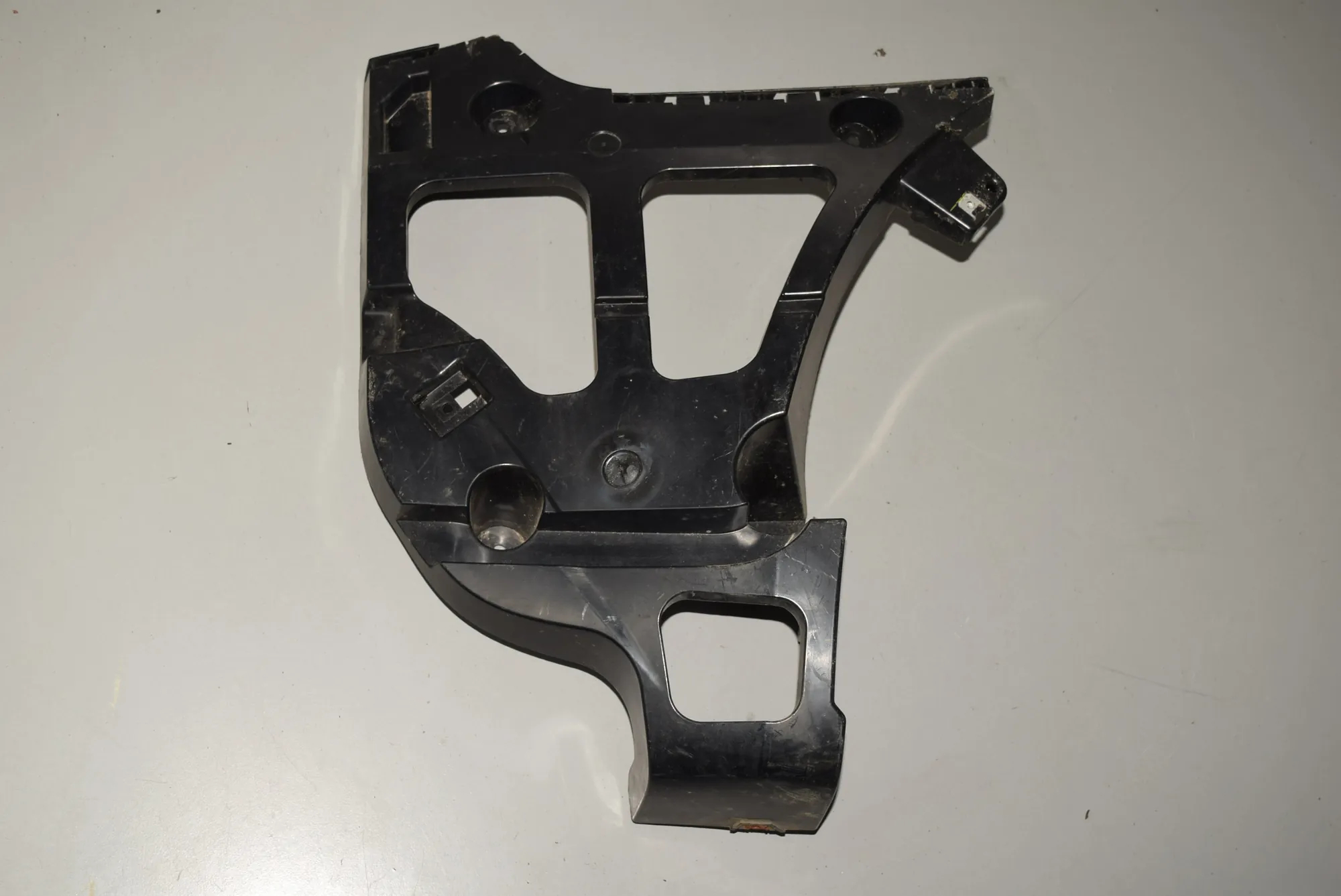 Rear Right Bumper Bracket – OEM 7227758 · BMW X5 (E70) BMW X5 (E70) 2012