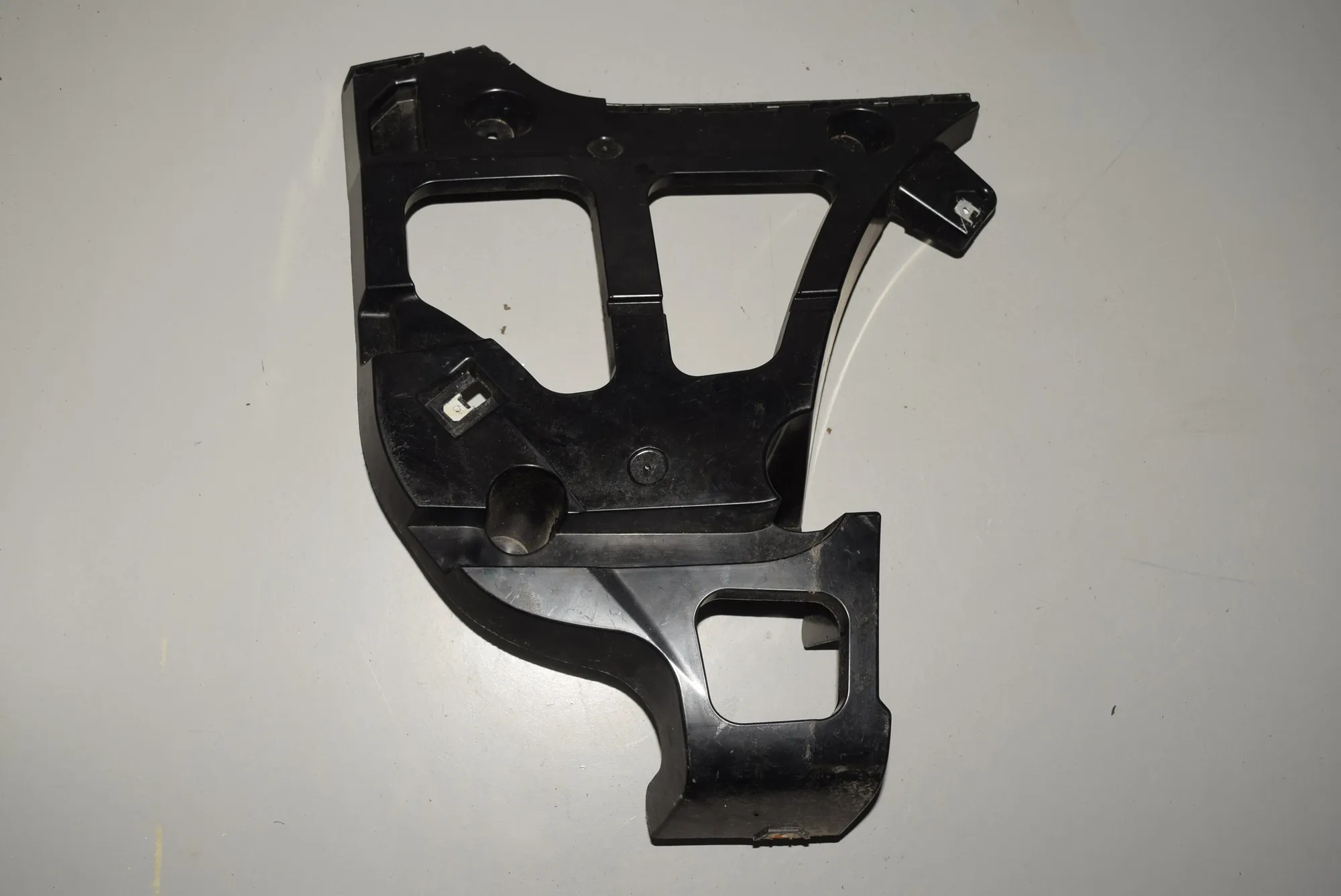 Rear Right Bumper Bracket – OEM 7227758 · BMW X5 (E70) BMW X5 (E70) 2012
