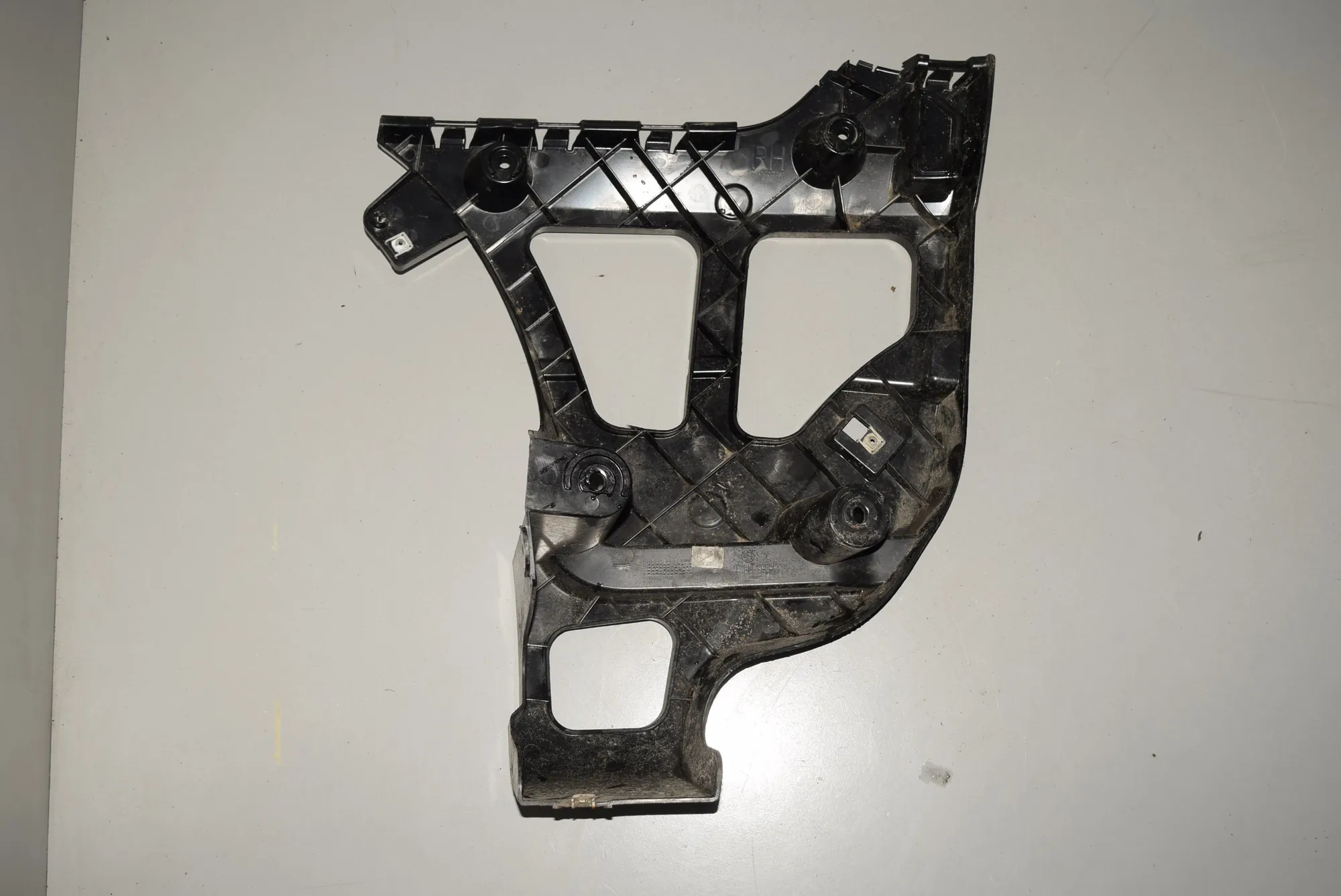 Rear Right Bumper Bracket – OEM 7227758 · BMW X5 (E70) BMW X5 (E70) 2012 – 2