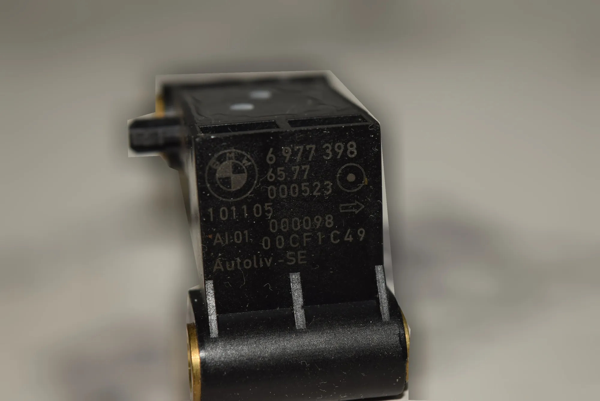Front Right Impact Sensor – OEM 6977398 · BMW 5 (E60) M5 2005 – 3