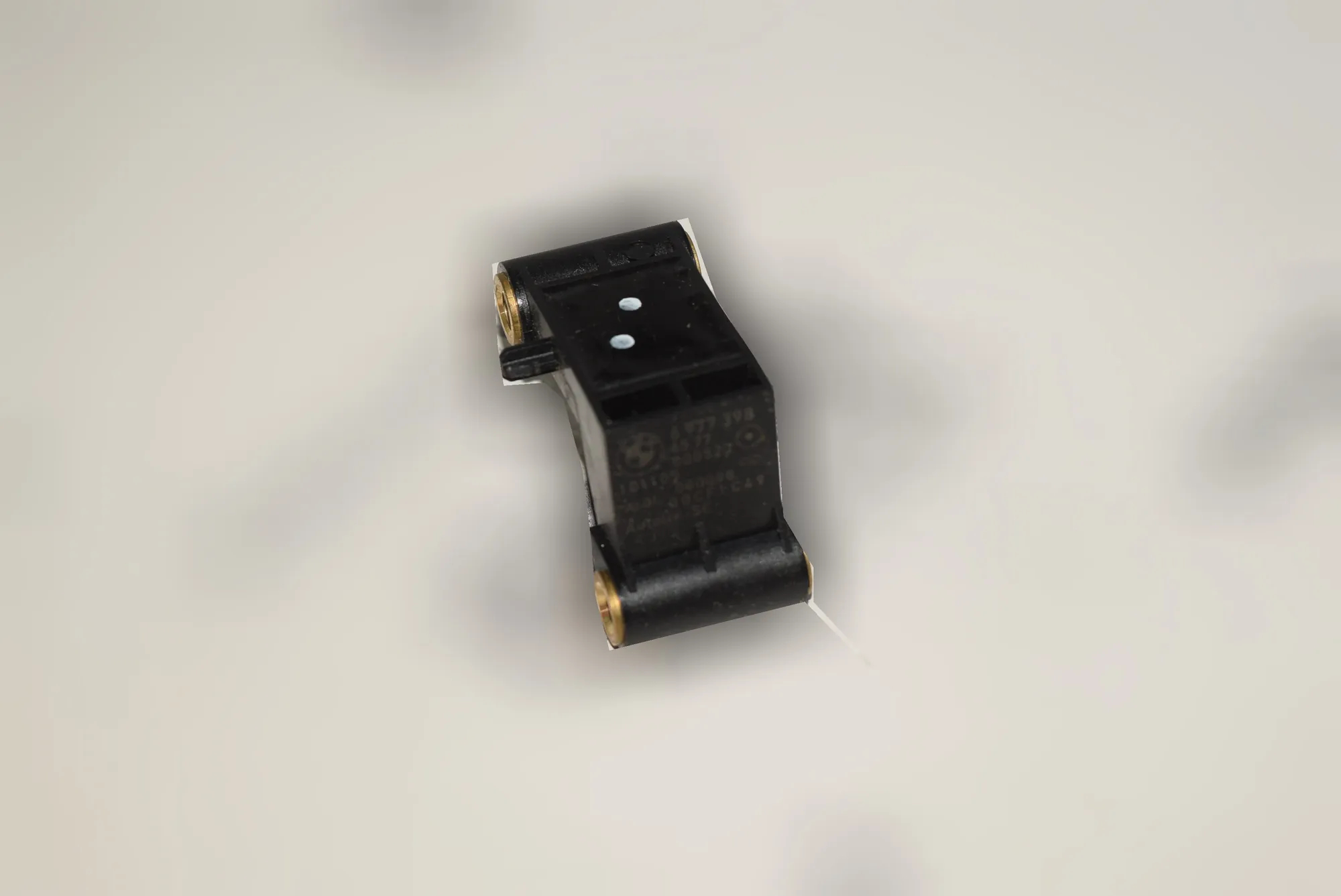 Front Right Impact Sensor – OEM 6977398 · BMW 5 (E60) M5 2005 – 2