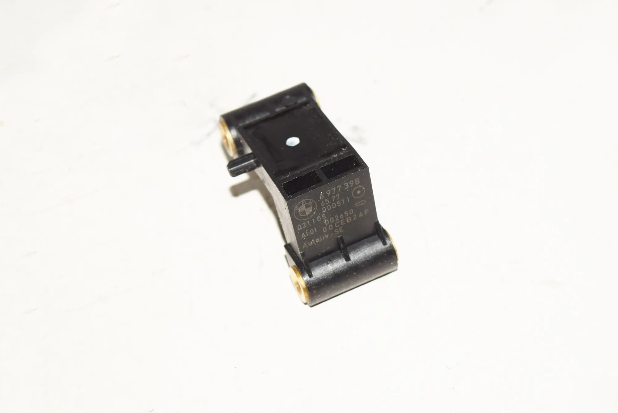 Front Left Impact Sensor – OEM 6977398 · BMW 5 (E60) M5 2005 – 2
