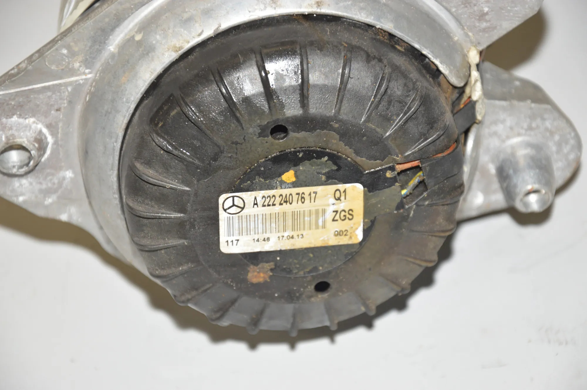 Left Side Engine Mount – OEM A2222407617 · MERCEDES-BENZ S (W222, V222, X222) (2013 - -) S 350 BlueTEC / d (222.132, 222.032, 222.123) 2013 – 4
