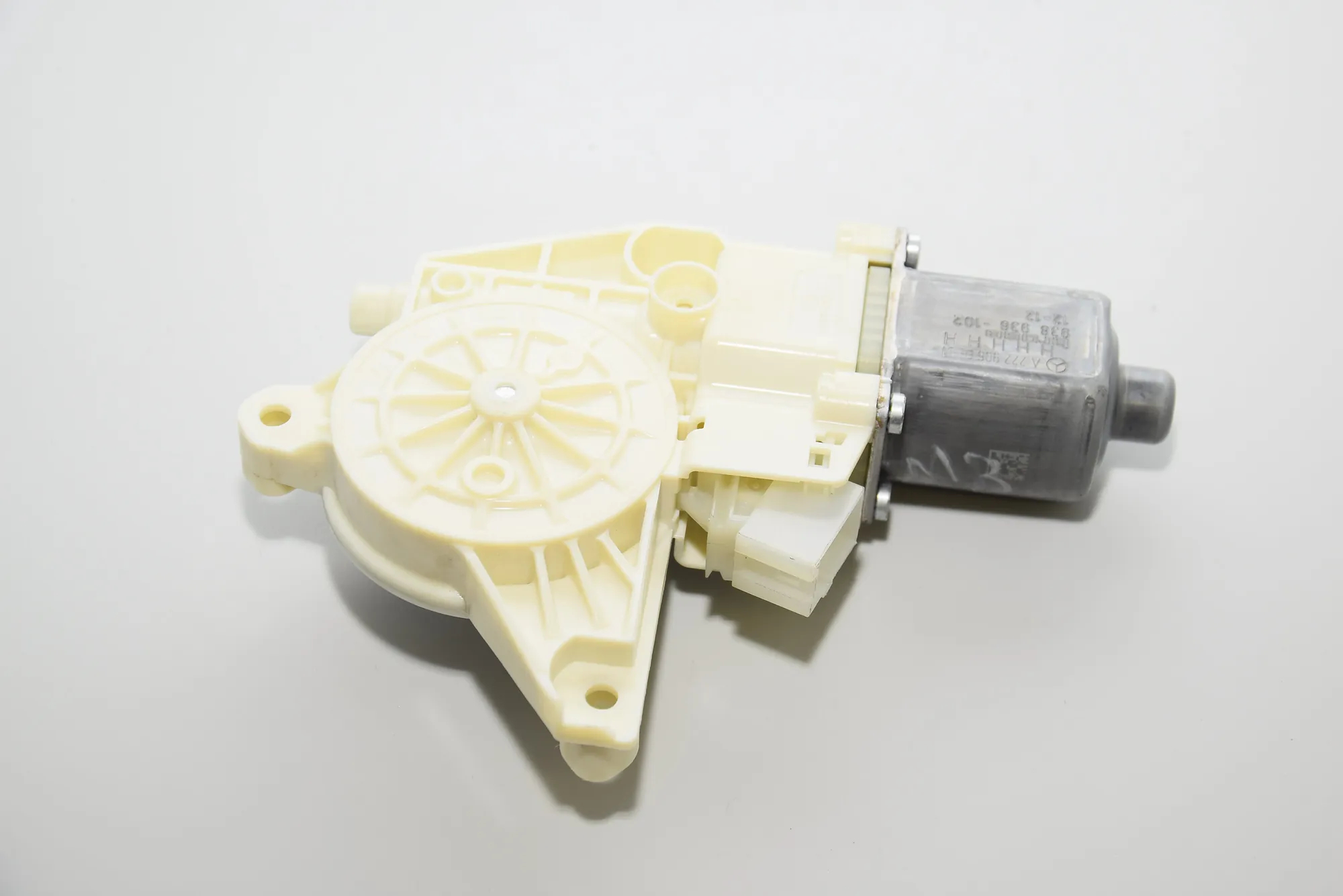 Rear Right Door Window Control Motor – OEM A2229060601 · MERCEDES-BENZ S (W222, V222, X222) (2013 - -) S 350 BlueTEC / d (222.132, 222.032, 222.123) 2013