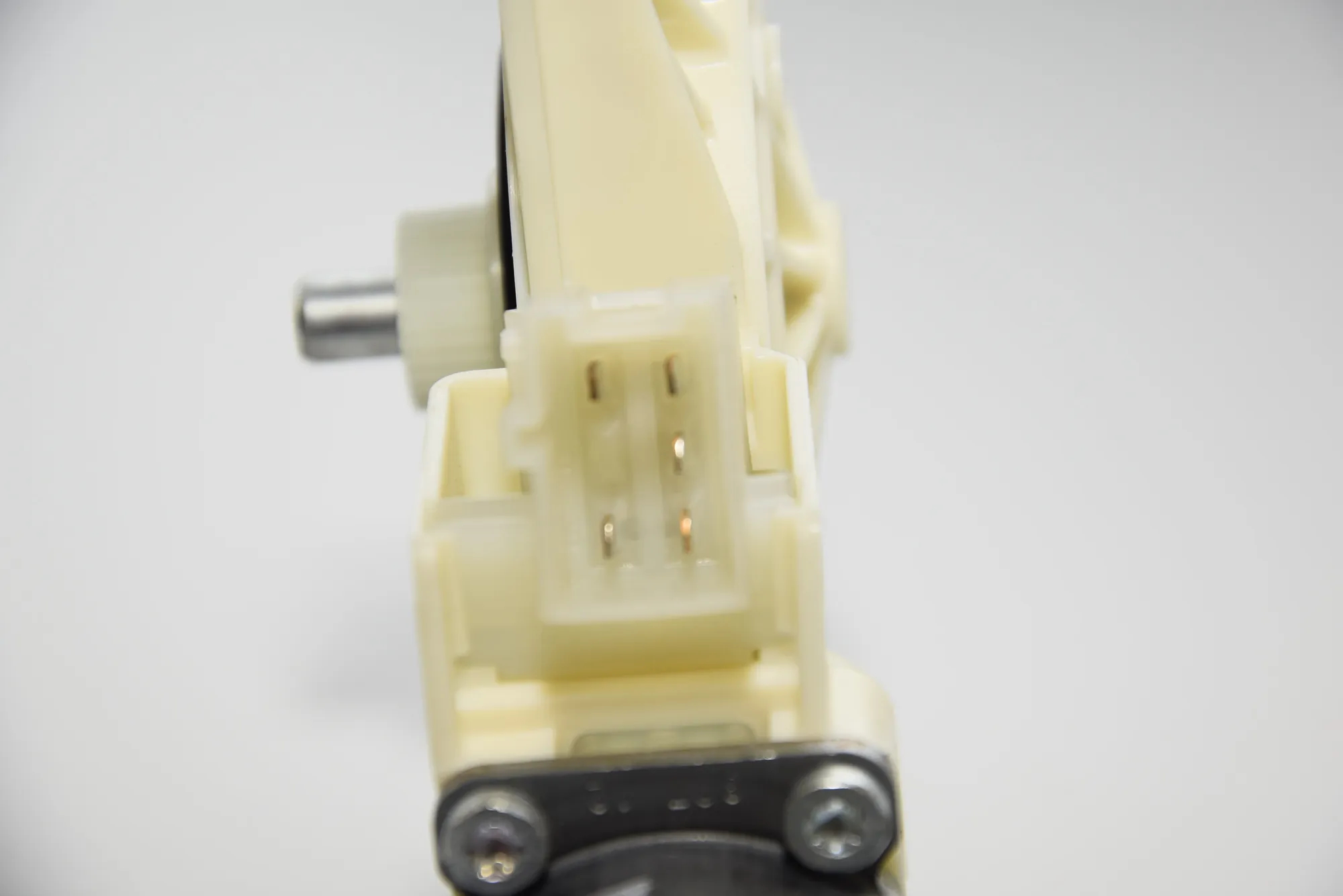 Rear Right Door Window Control Motor – OEM A2229060601 · MERCEDES-BENZ S (W222, V222, X222) (2013 - -) S 350 BlueTEC / d (222.132, 222.032, 222.123) 2013 – 3