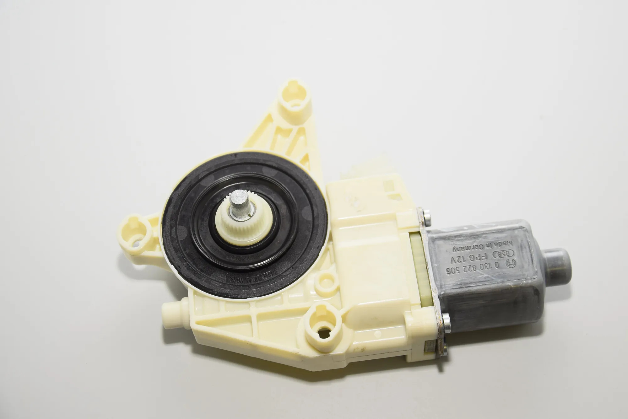 Rear Right Door Window Control Motor – OEM A2229060601 · MERCEDES-BENZ S (W222, V222, X222) (2013 - -) S 350 BlueTEC / d (222.132, 222.032, 222.123) 2013 – 2
