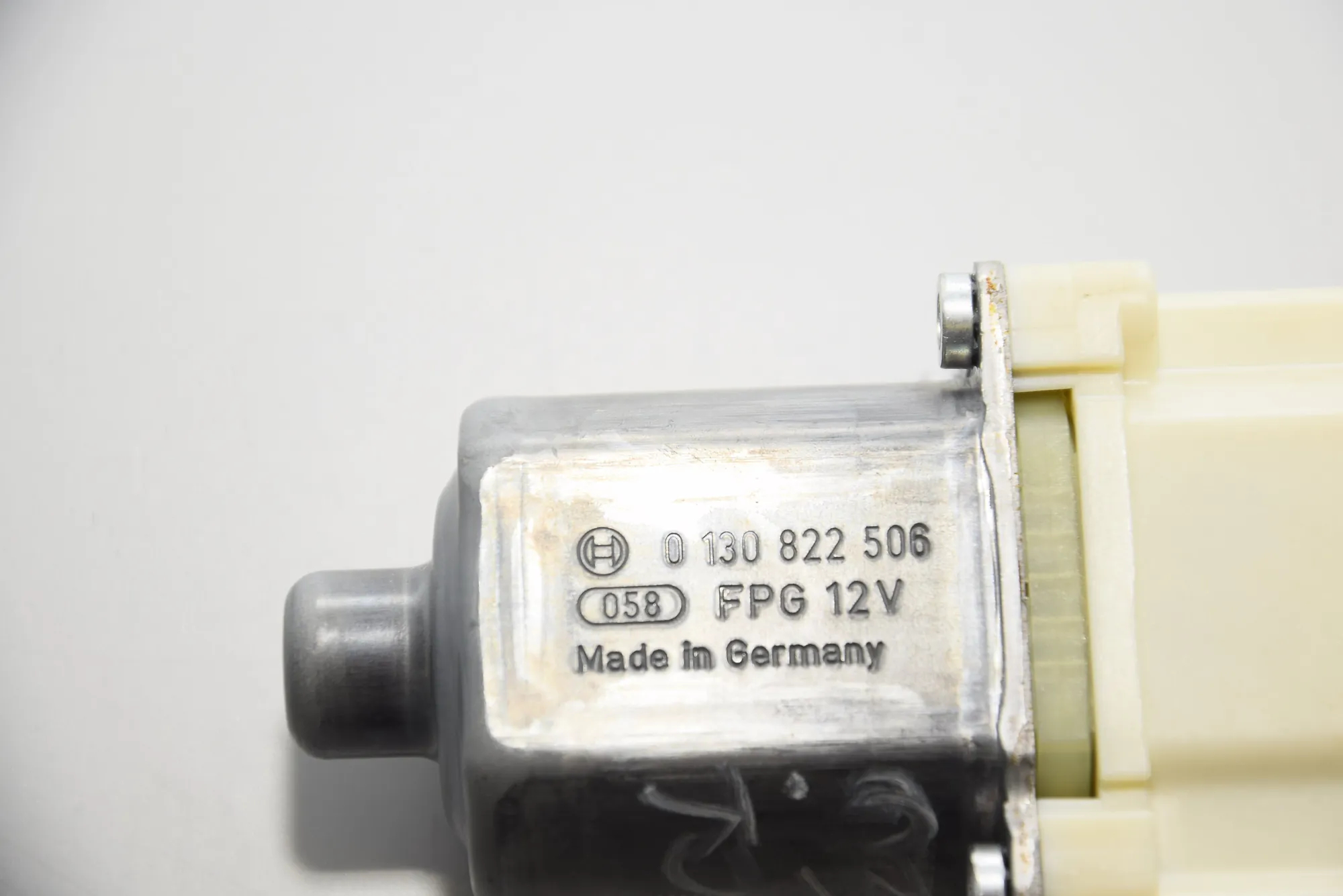 Rear Right Door Window Control Motor – OEM A2229060601 · MERCEDES-BENZ S (W222, V222, X222) (2013 - -) S 350 BlueTEC / d (222.132, 222.032, 222.123) 2013 – 4