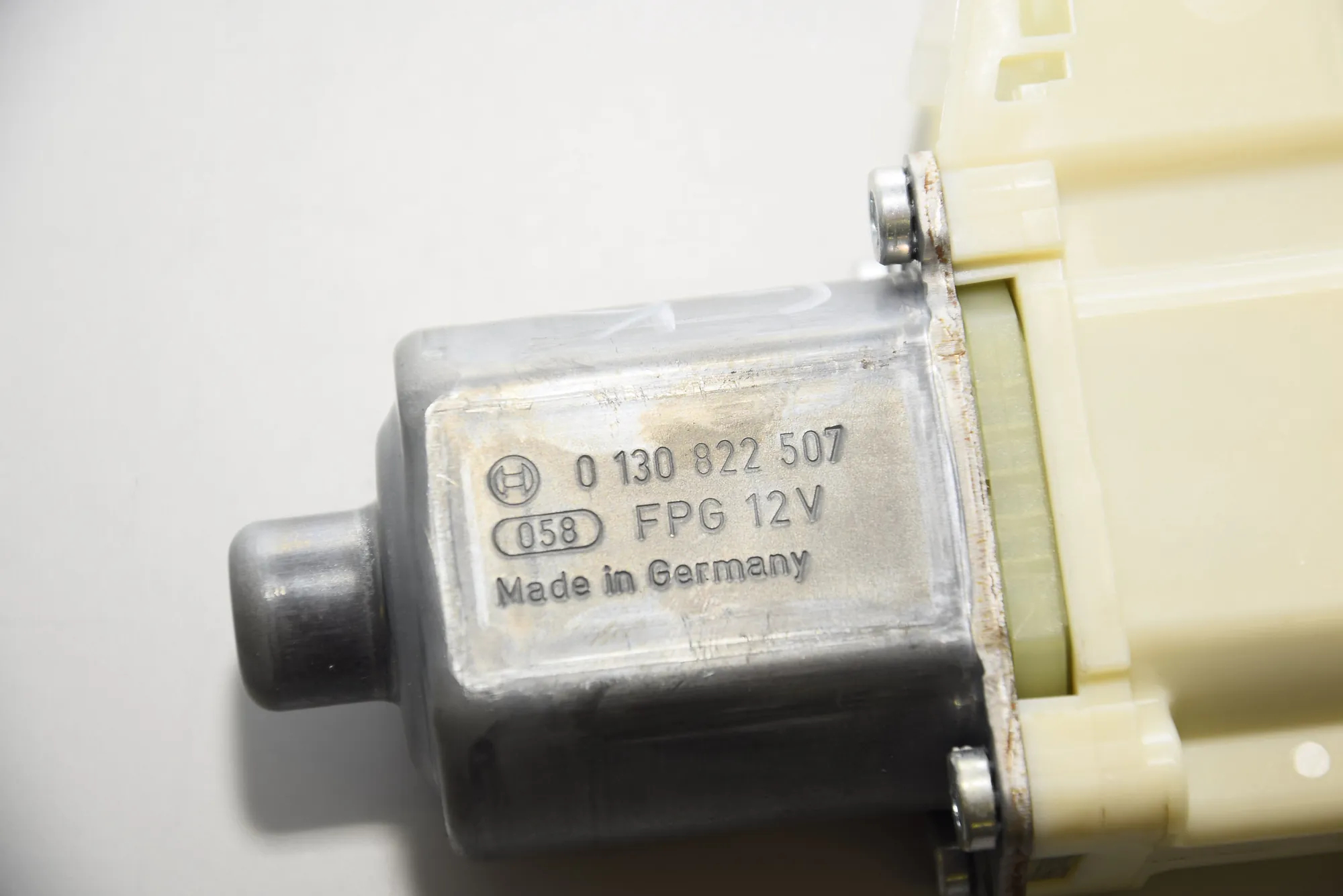 Rear Left Door Window Control Motor – OEM 0130822507 · MERCEDES-BENZ S (W222, V222, X222) (2013 - -) S 350 BlueTEC / d (222.132, 222.032, 222.123) 2013 – 5