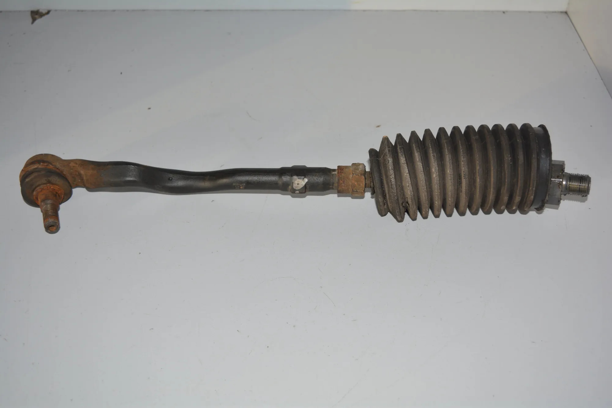 Right Side Steering Tie Rod · BMW 3 (E46) BMW 3 (E46) 2000