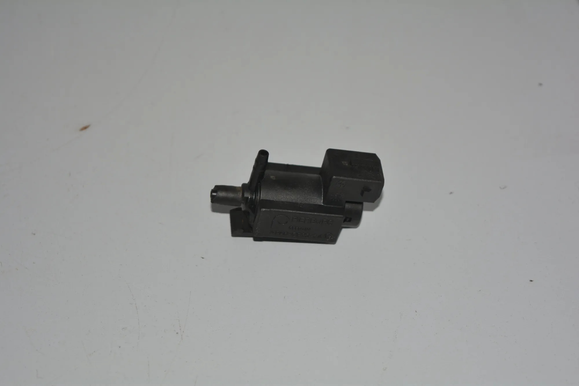 Solenoid Valve – OEM 1742712 · BMW 5 (E39) BMW 5 (E39) 2000