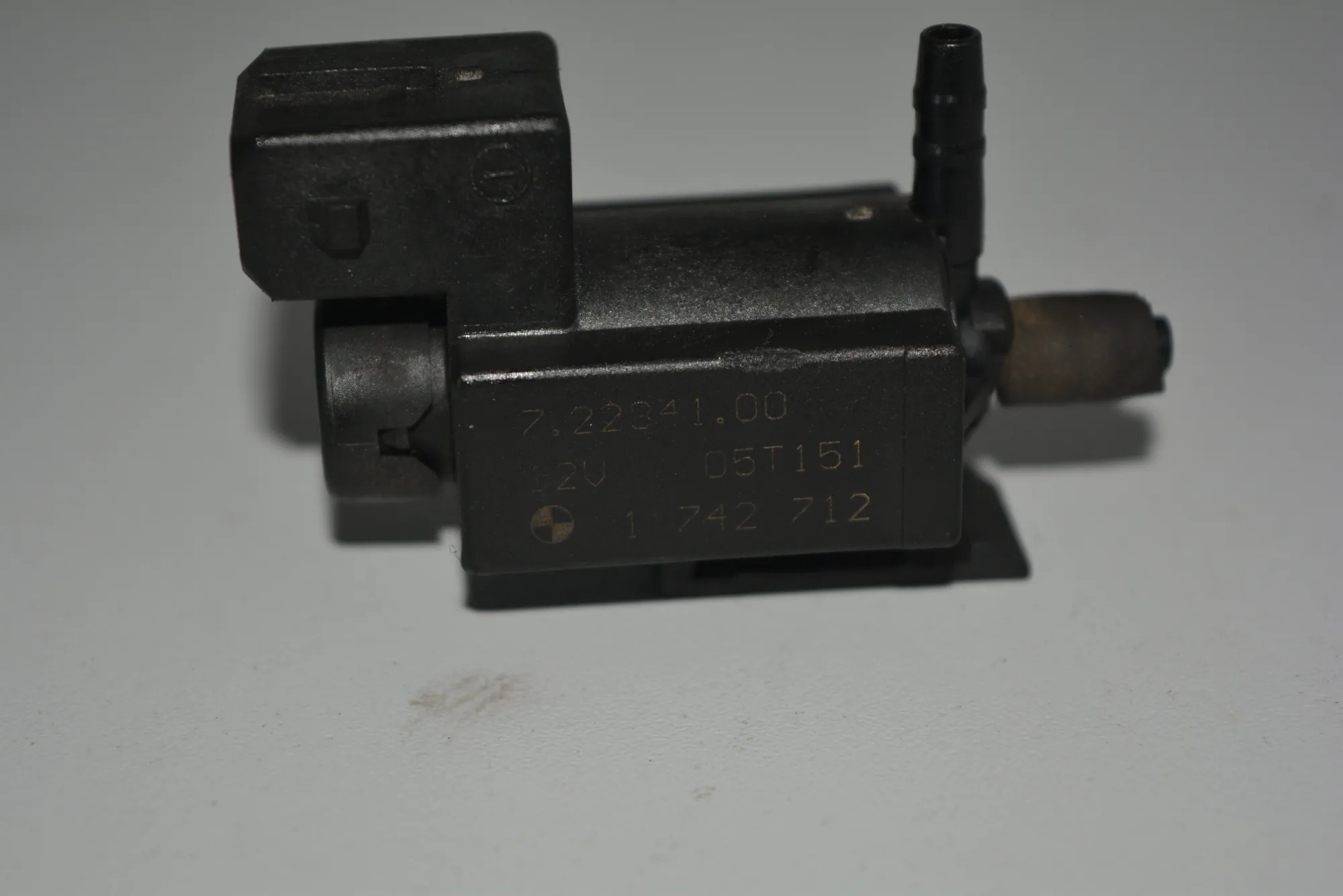 Solenoid Valve – OEM 1742712 · BMW 5 (E39) BMW 5 (E39) 2000 – 4