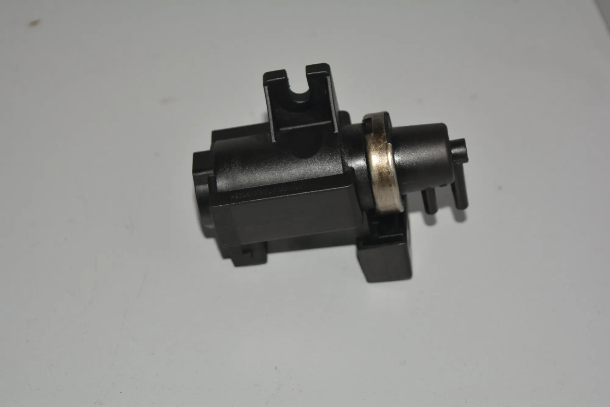 Solenoid Valve – OEM 2247906 · BMW 5 (E39) BMW 5 (E39) 2000 – 2