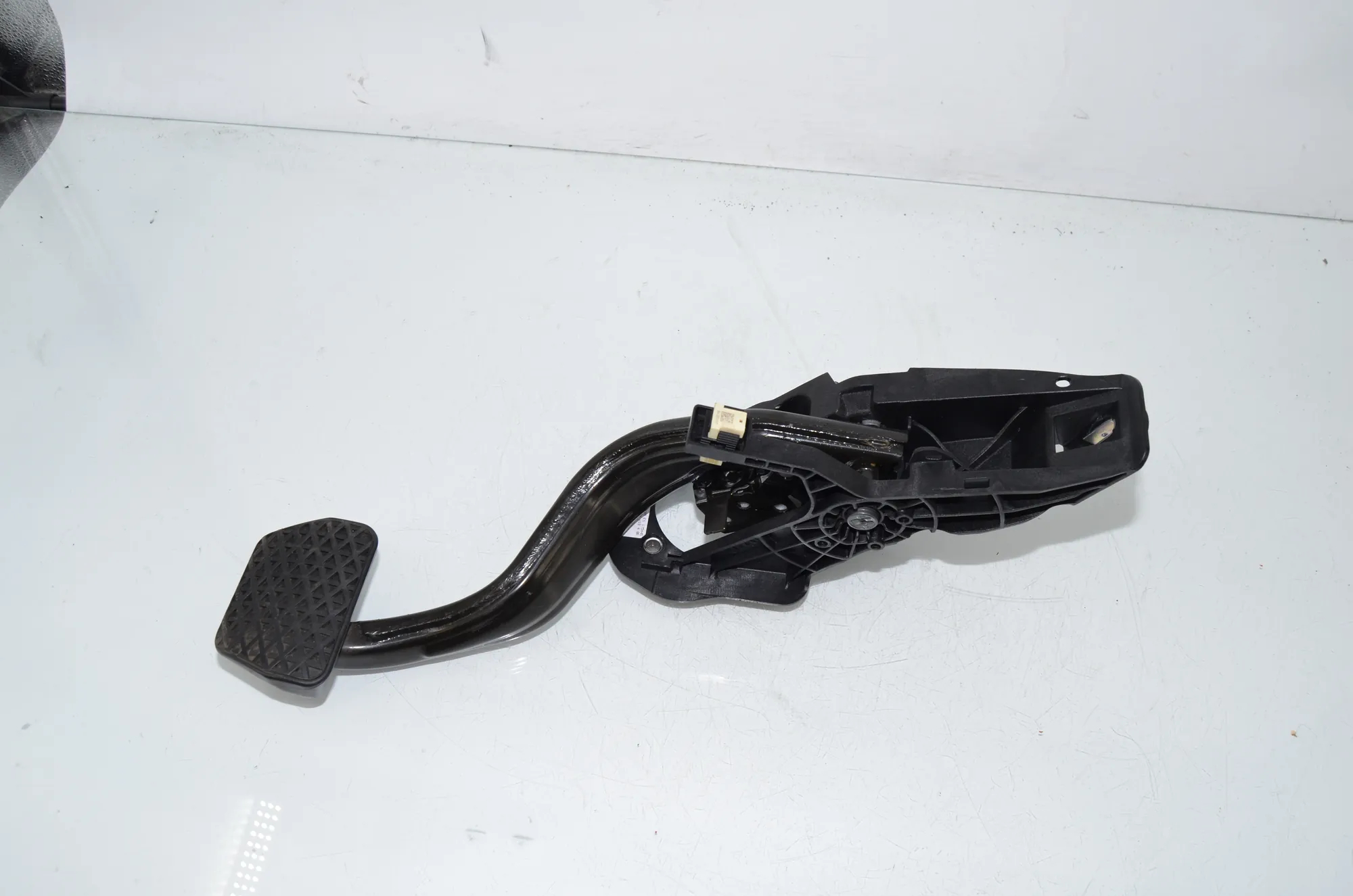 Brake Pedal – OEM 6861771 · BMW 5 (G30) (2016 - -) 540 i 2017 – 2