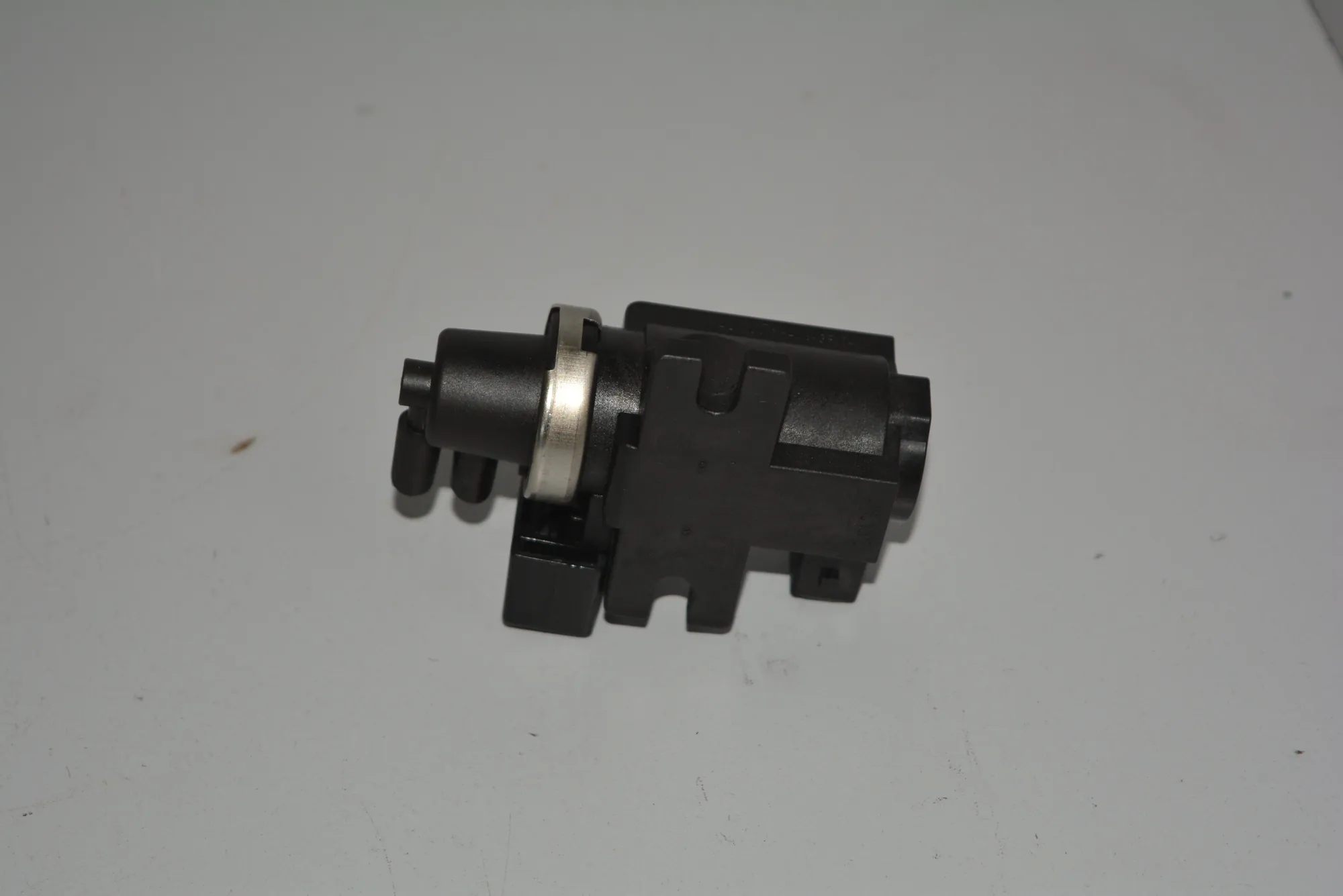 Solenoid Valve – OEM 2247906 · BMW X5 (E53) BMW X5 (E53) 2002