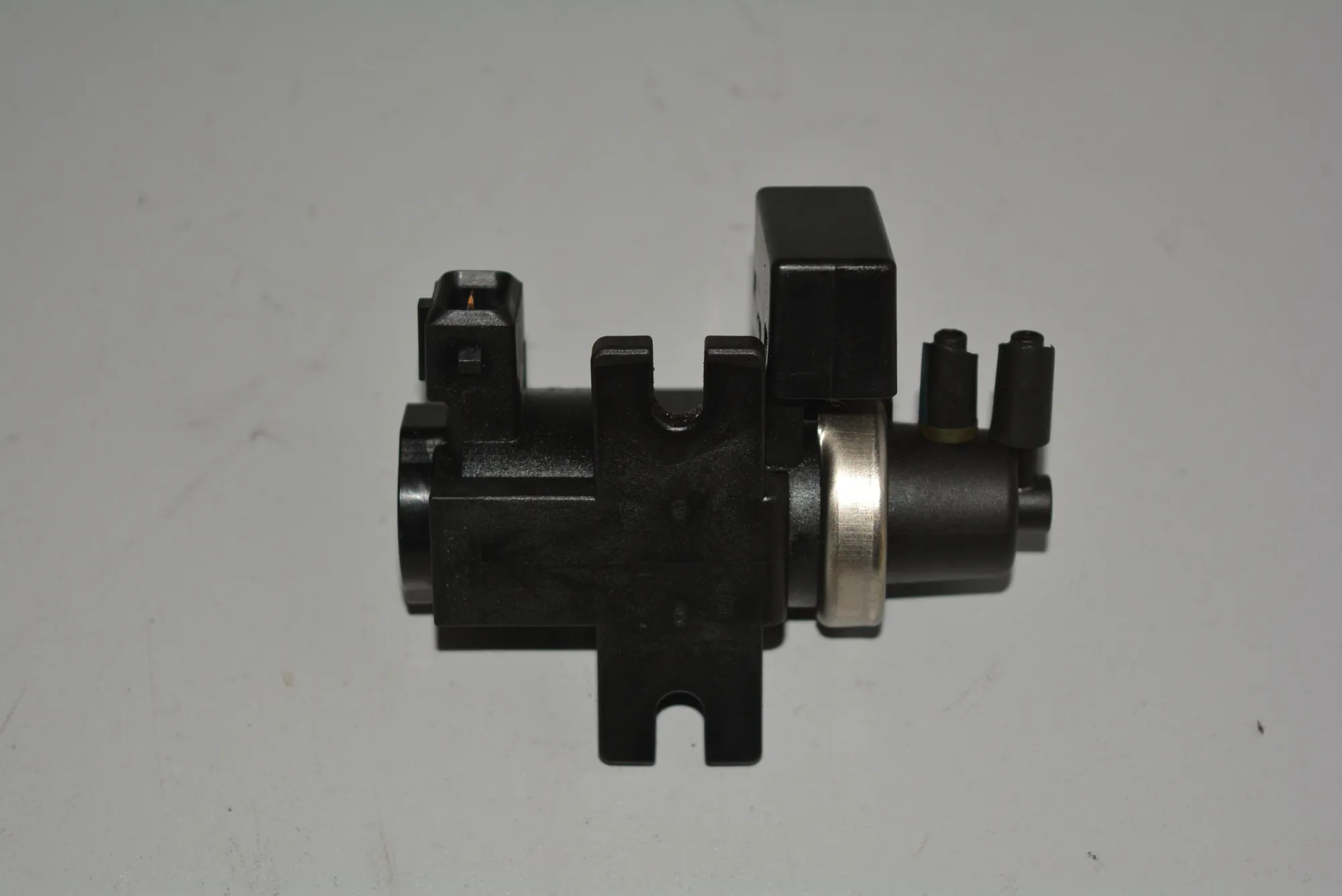 Solenoid Valve – OEM 2247906 · BMW X5 (E53) BMW X5 (E53) 2002 – 4