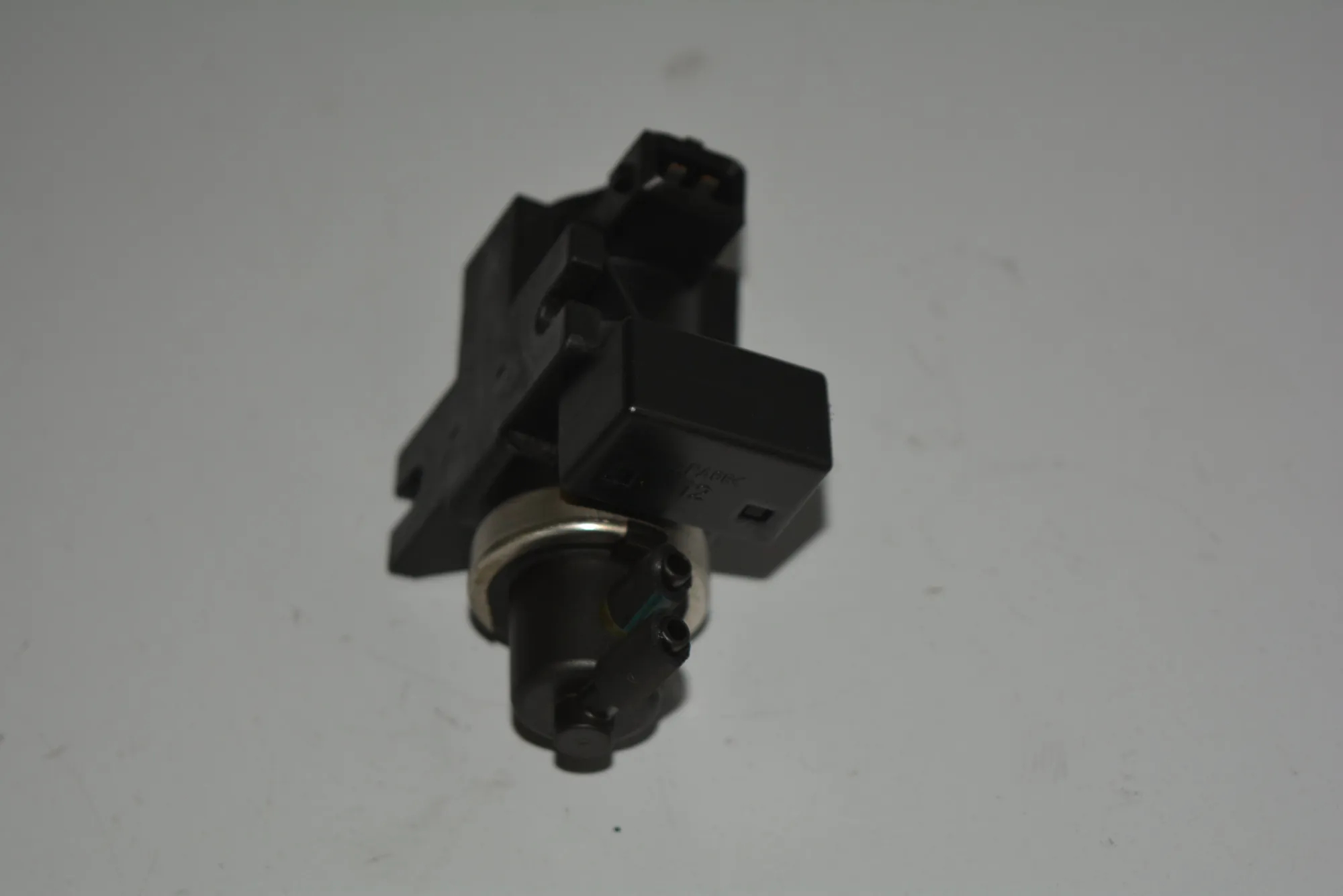 Solenoid Valve – OEM 2247906 · BMW X5 (E53) BMW X5 (E53) 2002 – 2