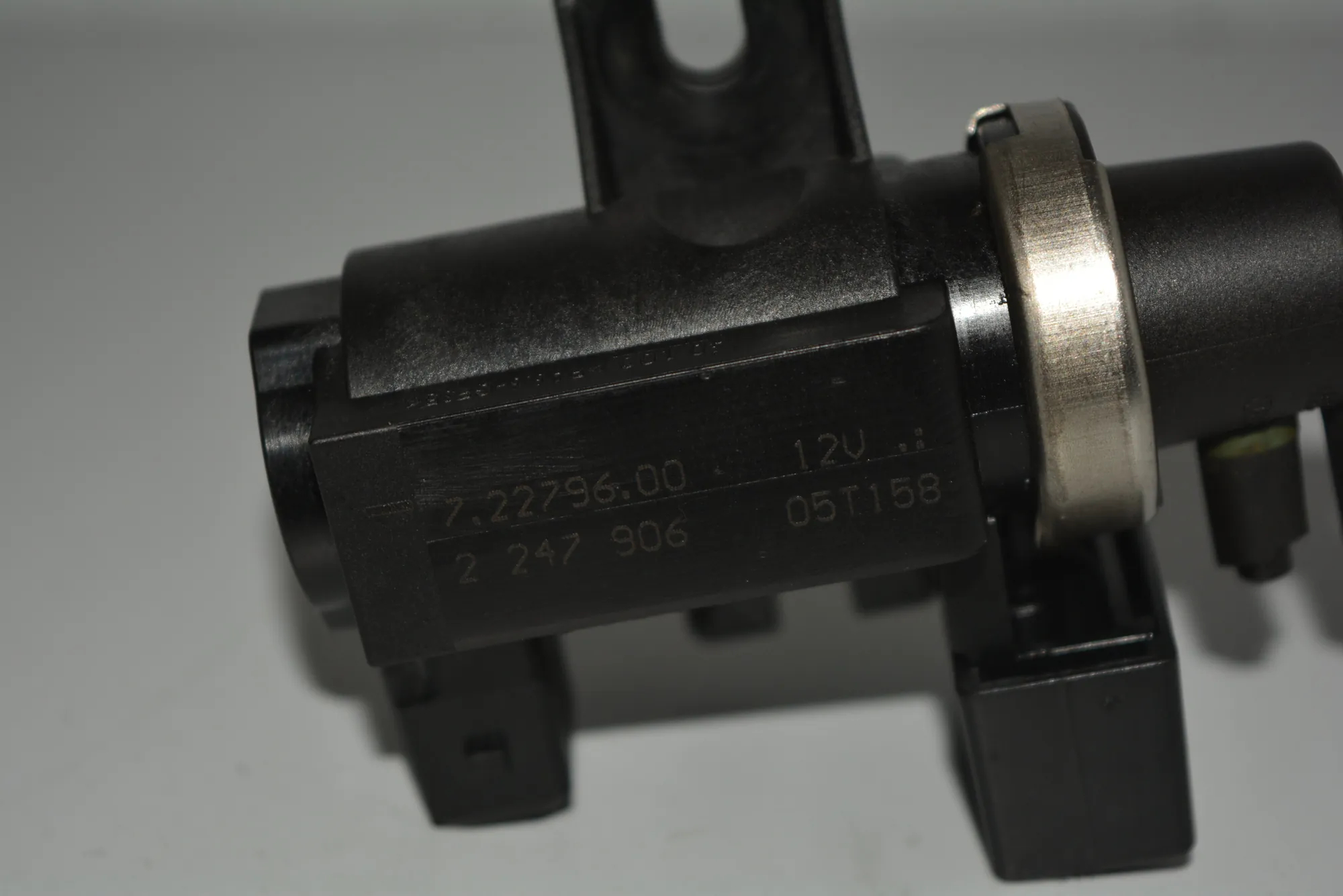 Solenoid Valve – OEM 2247906 · BMW X5 (E53) BMW X5 (E53) 2002 – 5