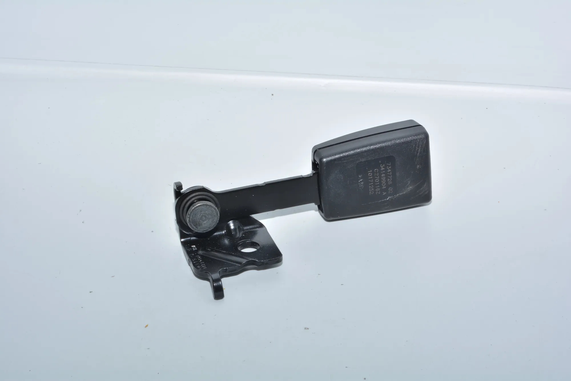Rear Right Seat Buckle – OEM 7347726 · BMW i3 (I01) Hybrid 2016 – 2