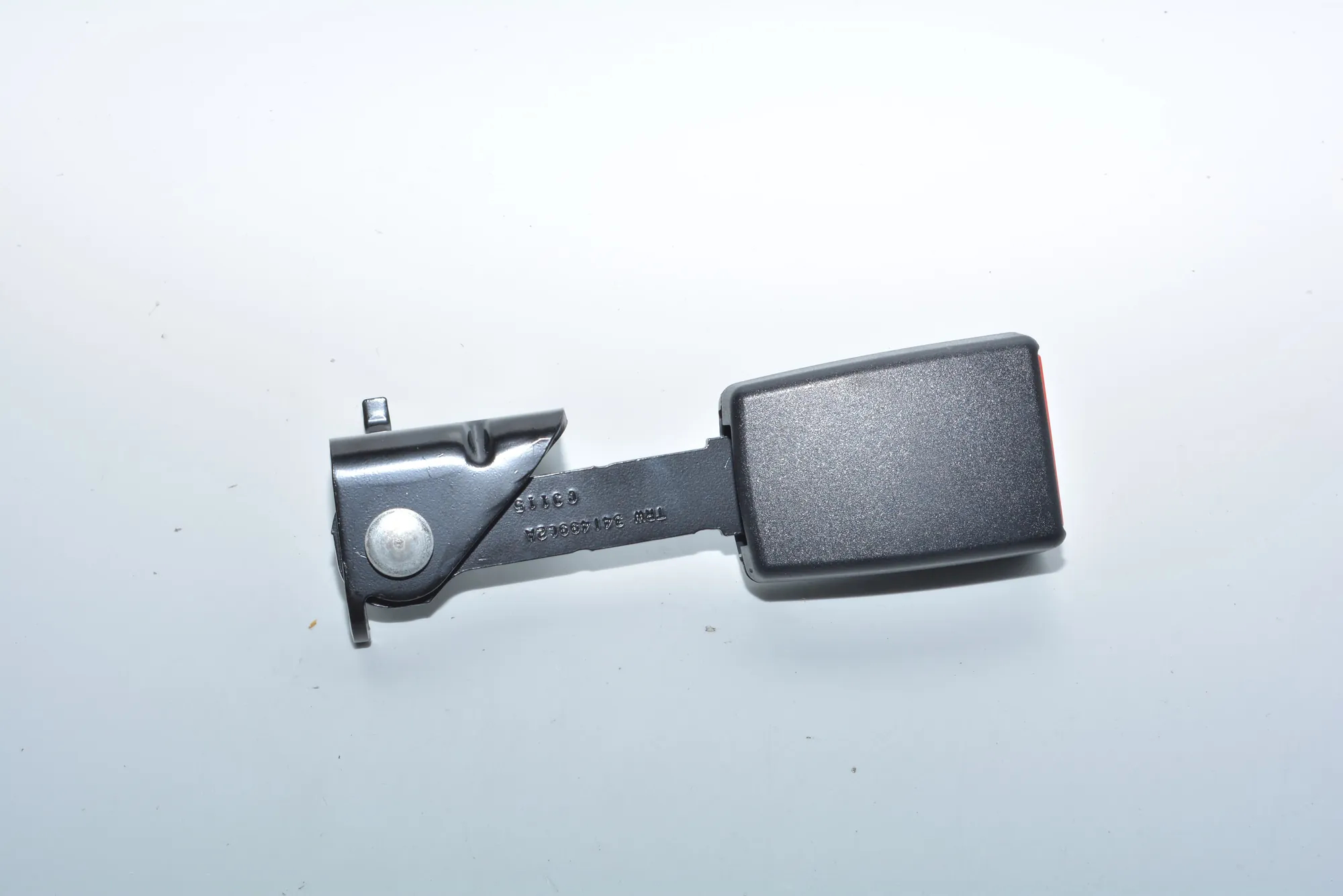 Rear Right Seat Buckle – OEM 7347726 · BMW i3 (I01) Hybrid 2016