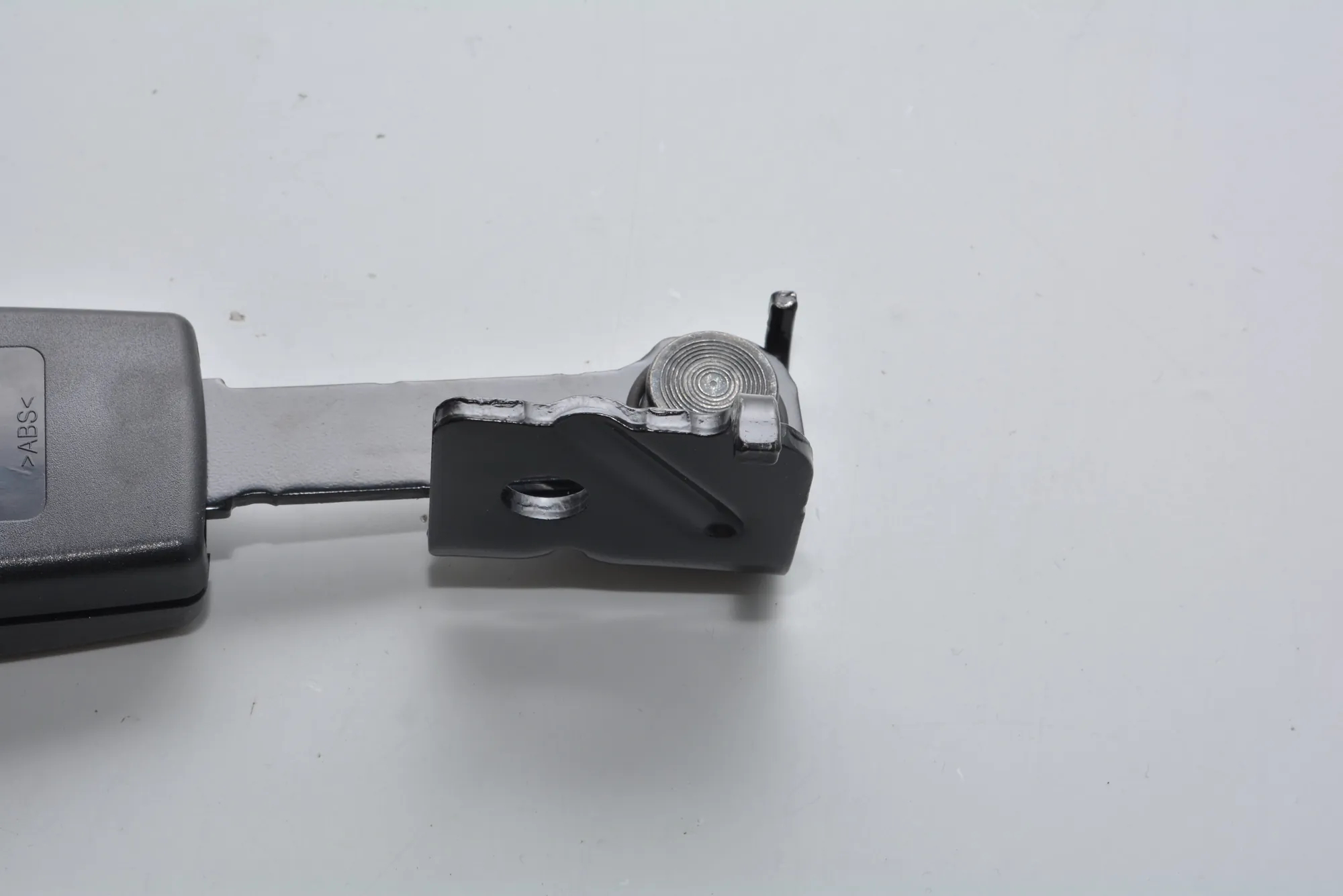 Rear Left Seat Buckle – OEM 7347725 · BMW i3 (I01) Hybrid 2016 – 3