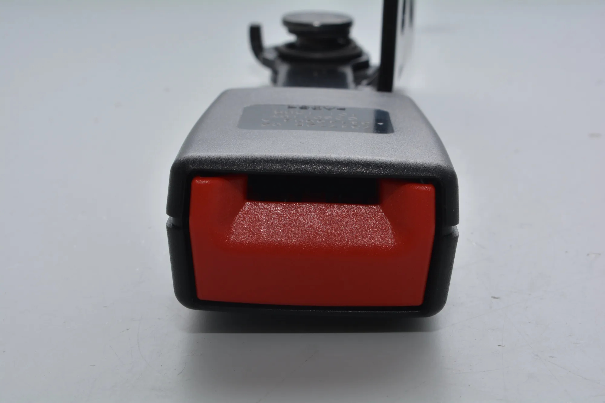 Rear Left Seat Buckle – OEM 7347725 · BMW i3 (I01) Hybrid 2016 – 4
