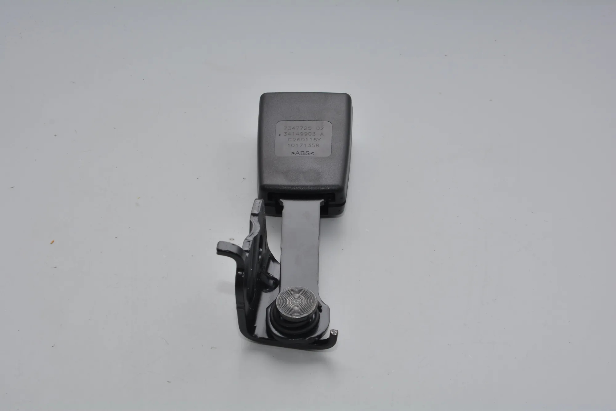 Rear Left Seat Buckle – OEM 7347725 · BMW i3 (I01) Hybrid 2016