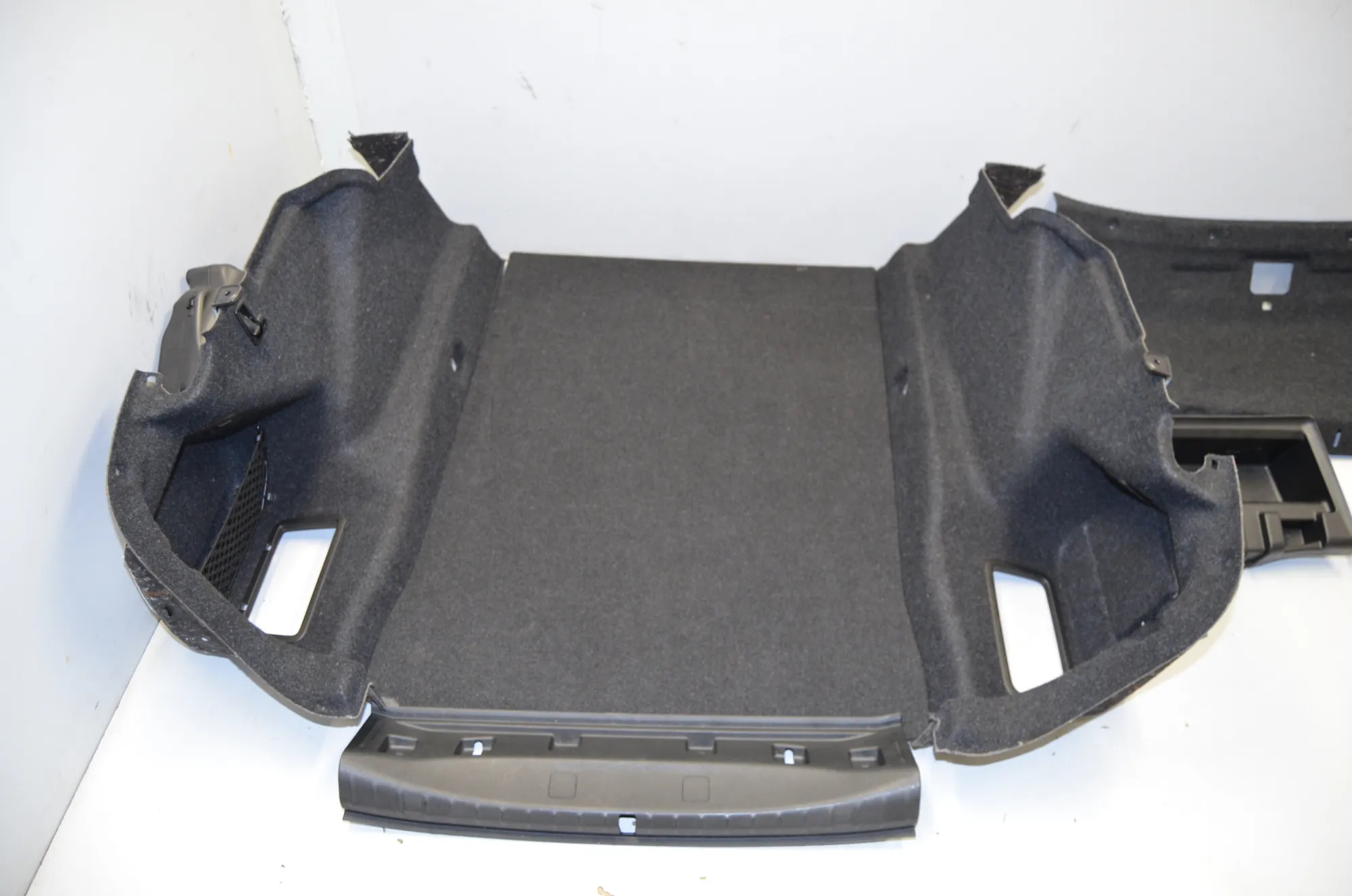 Trunk Trim Kit – OEM 7373580 · BMW 5 (G30) (2016 - -) 540 i 2017