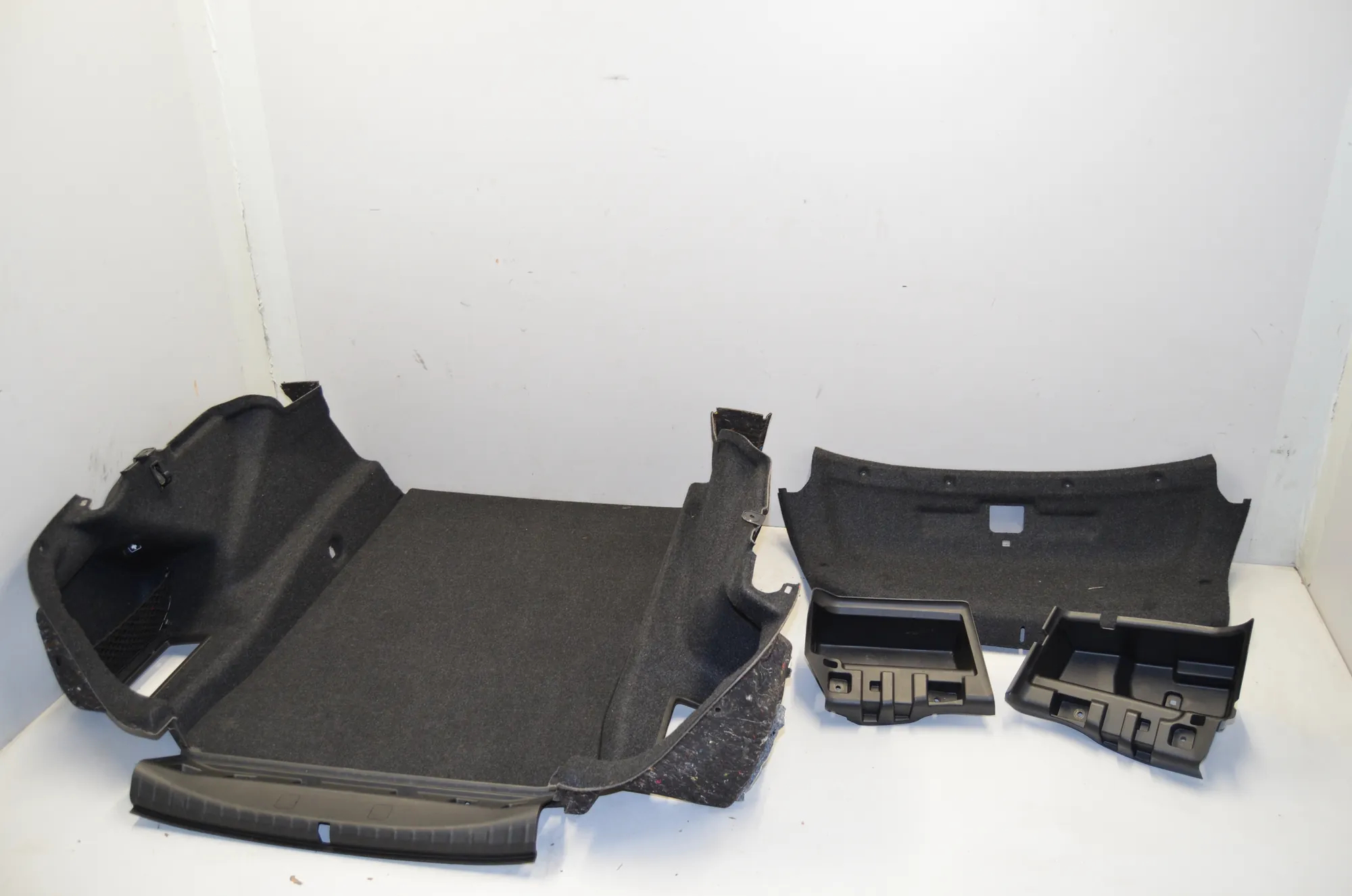 Trunk Trim Kit – OEM 7373580 · BMW 5 (G30) (2016 - -) 540 i 2017 – 9