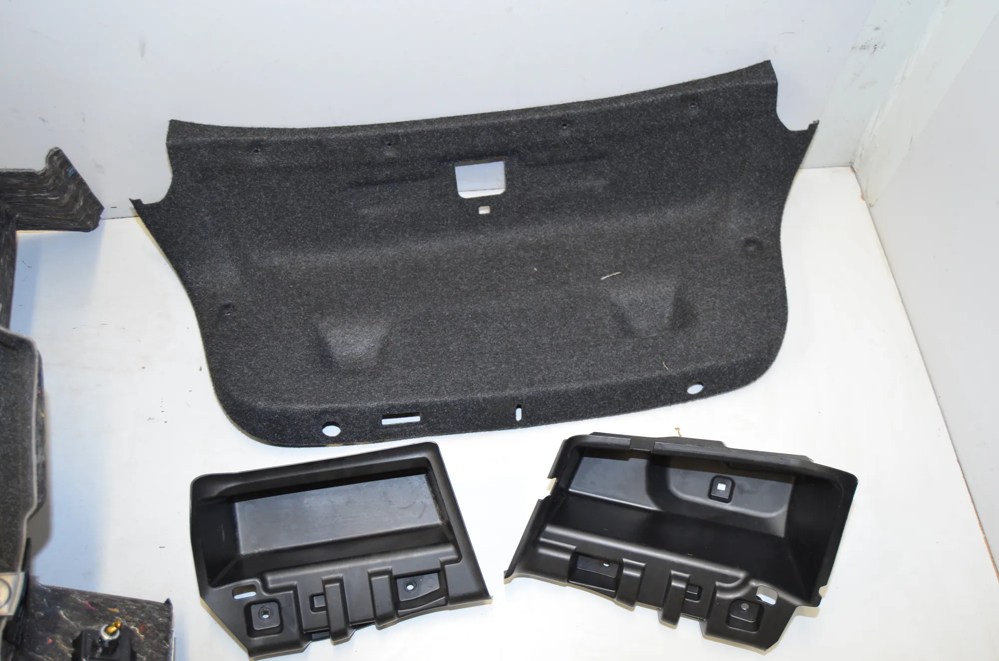 Trunk Trim Kit – OEM 7373580 · BMW 5 (G30) (2016 - -) 540 i 2017 – 4