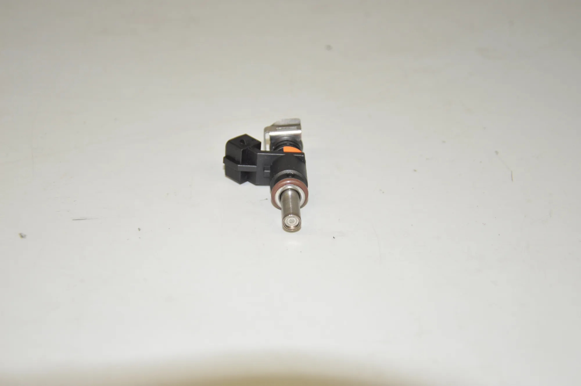 Fuel Injector – OEM 4652349 · BMW i3 (I01) Hybrid 2016 – 3