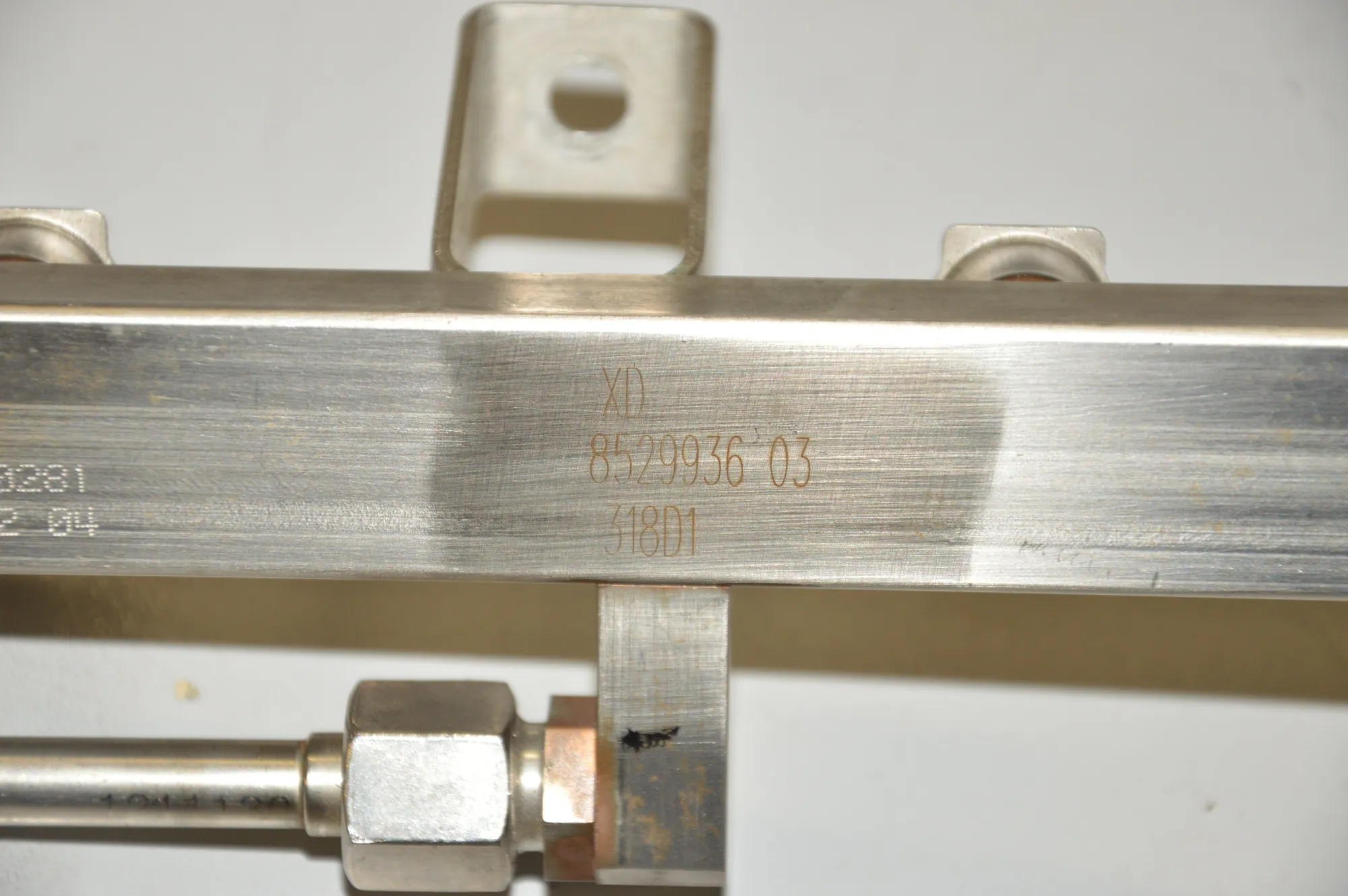 Fuel Rail – OEM 8529936 · BMW i3 (I01) Hybrid 2016 – 3