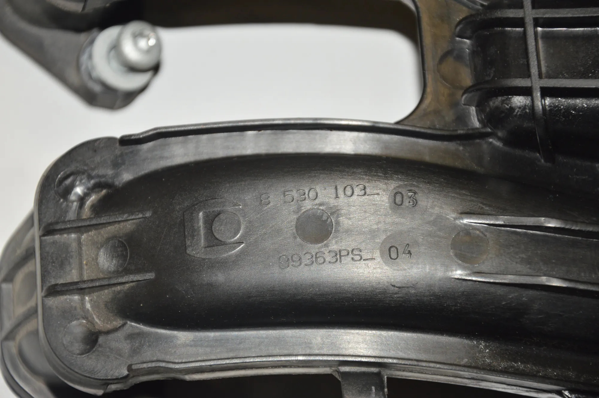 Intake Manifold – OEM 8530103 · BMW i3 (I01) Hybrid 2016 – 3