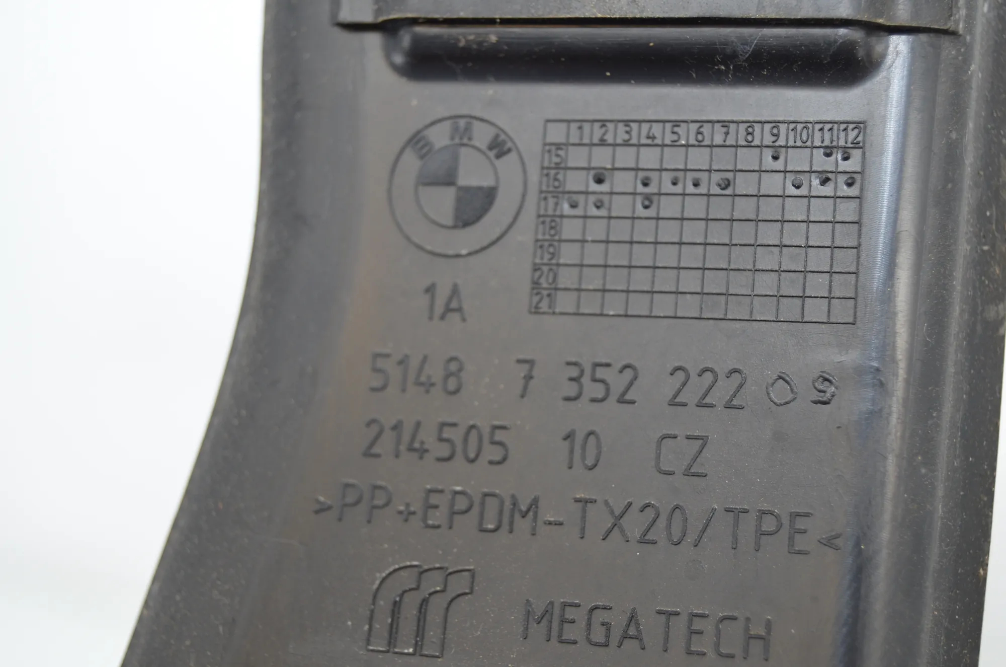 Other Body Parts – OEM 7352222 · BMW 5 (G30) (2016 - -) 540 i 2017 – 4