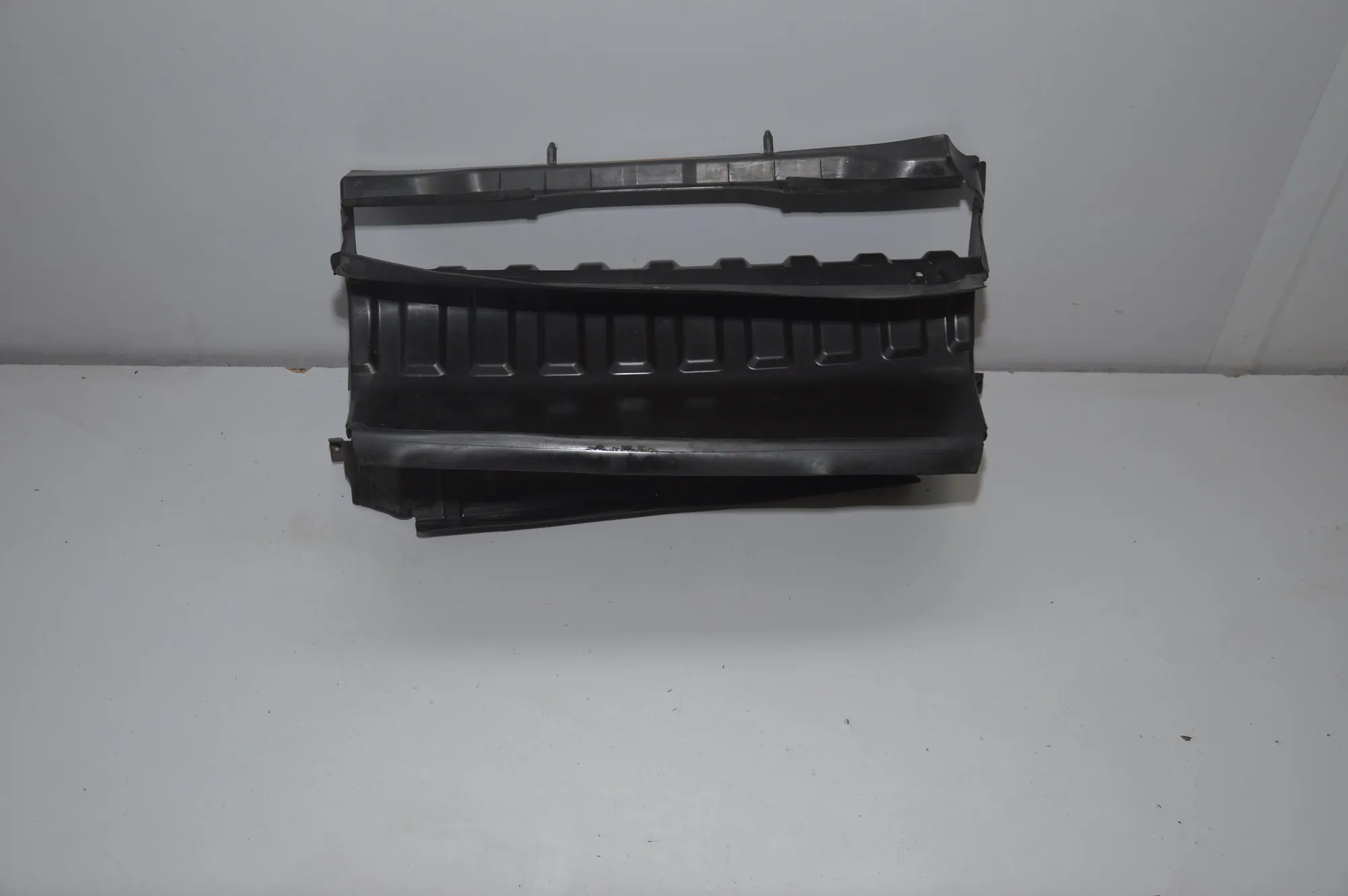 Radiator Air Intake Channel – OEM DXJ500121M0N7A · LAND ROVER RANGE ROVER SPORT (L320) 3.6 D 4x4 2008