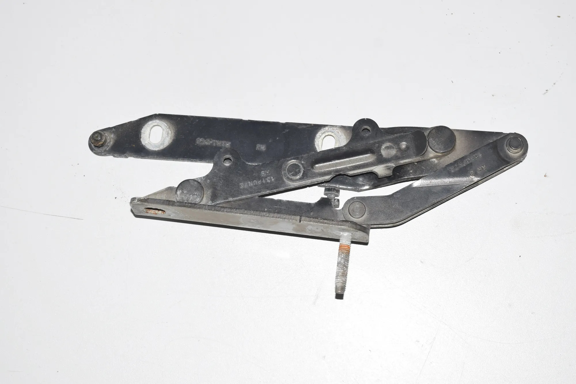 Front Right Bonnet Hinge · LAND ROVER RANGE ROVER SPORT (L320) 3.6 D 4x4 2008