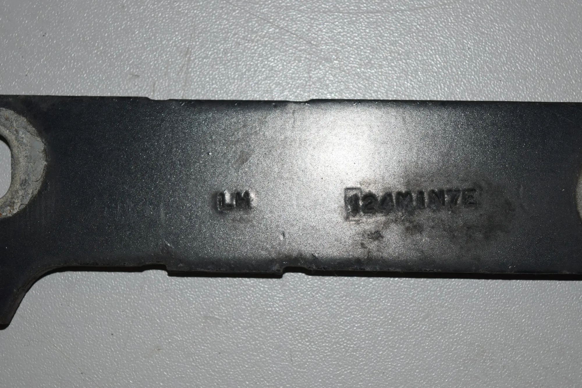 Front Left Bonnet Hinge – OEM NA · LAND ROVER RANGE ROVER SPORT (L320) 3.6 D 4x4 2008 – 4