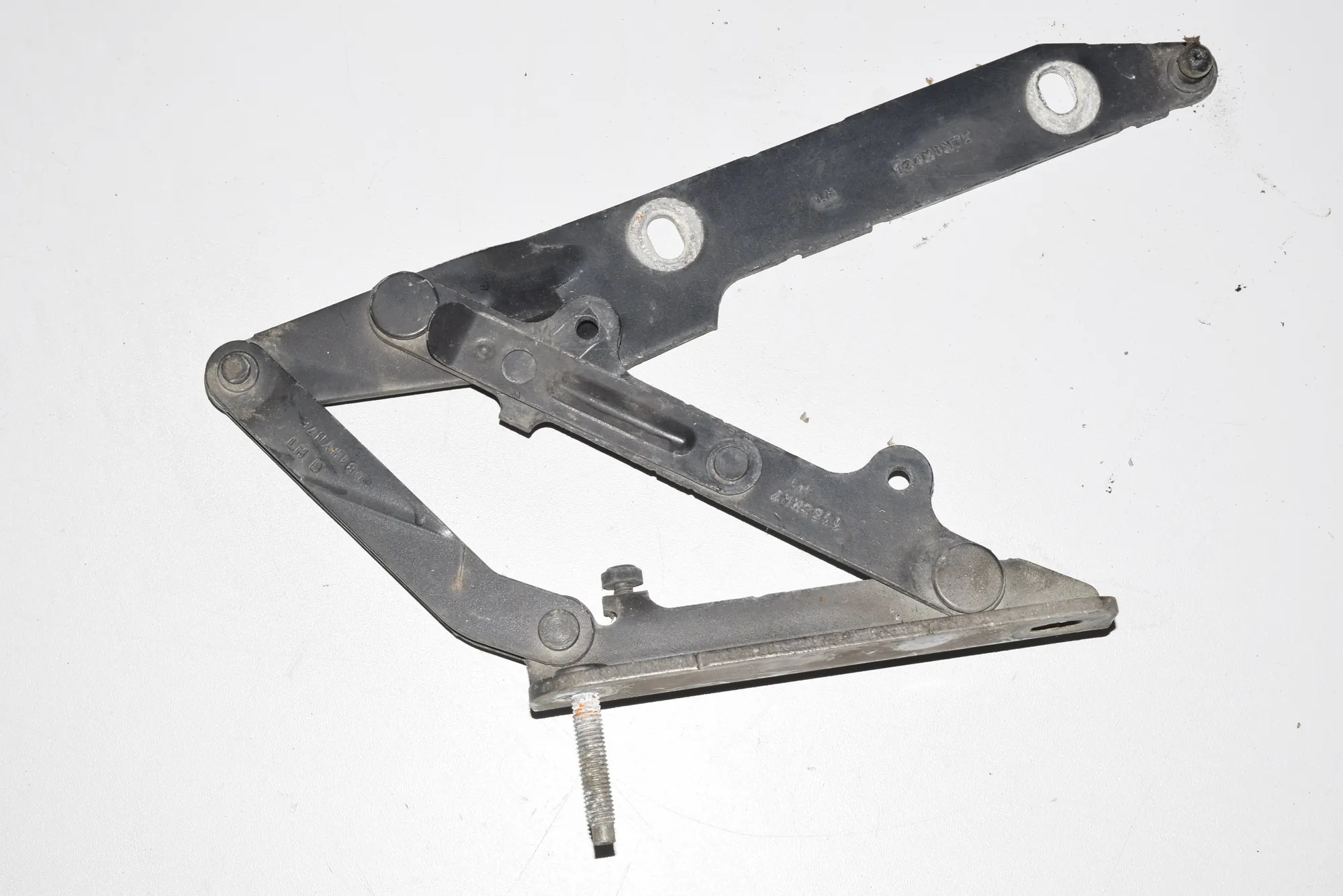 Front Left Bonnet Hinge – OEM NA · LAND ROVER RANGE ROVER SPORT (L320) 3.6 D 4x4 2008