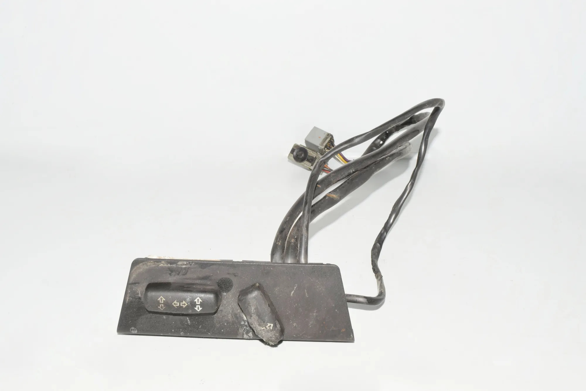 Front Right Seat Control Unit – OEM YUB500180PVJ · LAND ROVER RANGE ROVER SPORT (L320) 3.6 D 4x4 2008